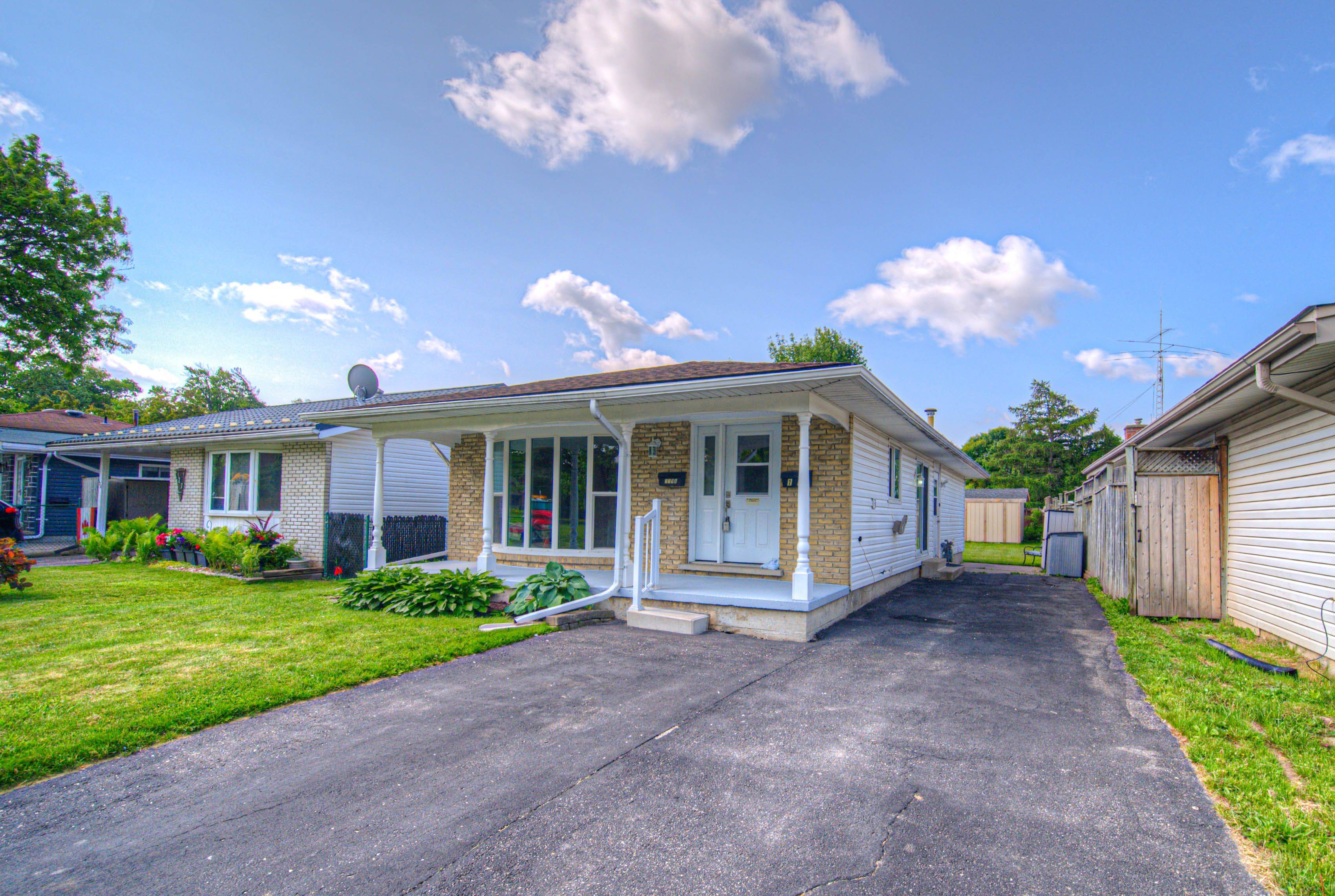 Kitchener, ON N2E 1B2,119 Kingswood DR