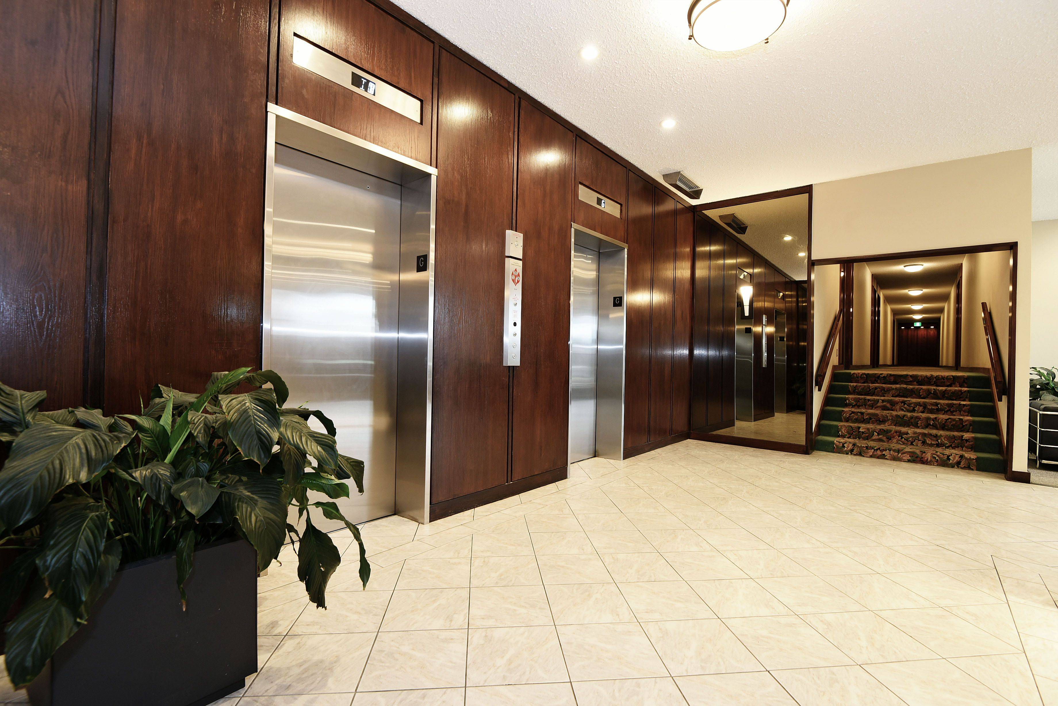 Billings Bridge - Riverside Park And Area, ON K1V 8W6,2951 Riverside DR #810