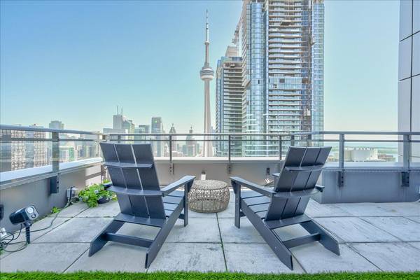 25 Telegram Mews #PH5201, Toronto C01, ON M5V 3Z1