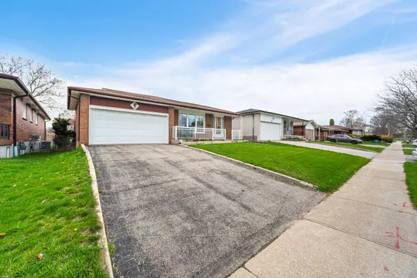 Mississauga, ON L5A 2B5,523 Silver Creek BLVD