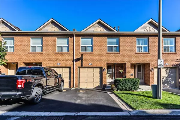 1500 Reeves Gate #4, Oakville, ON L6M 3J4