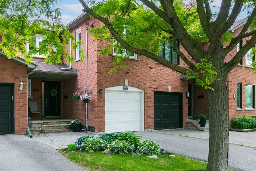 372 Queens DR, Toronto W04, ON M6L 1M5