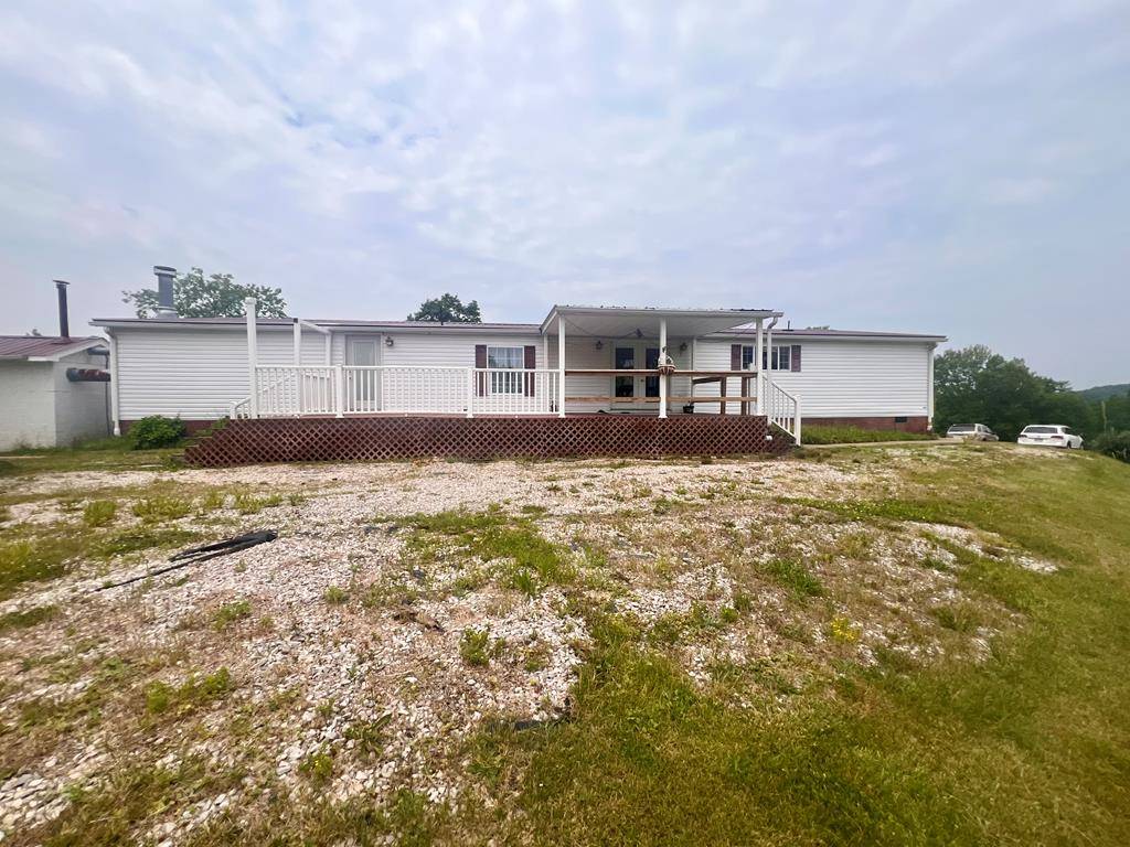 8548 Mount Carmel Ridge Rd, St. Marys, WV 26170
