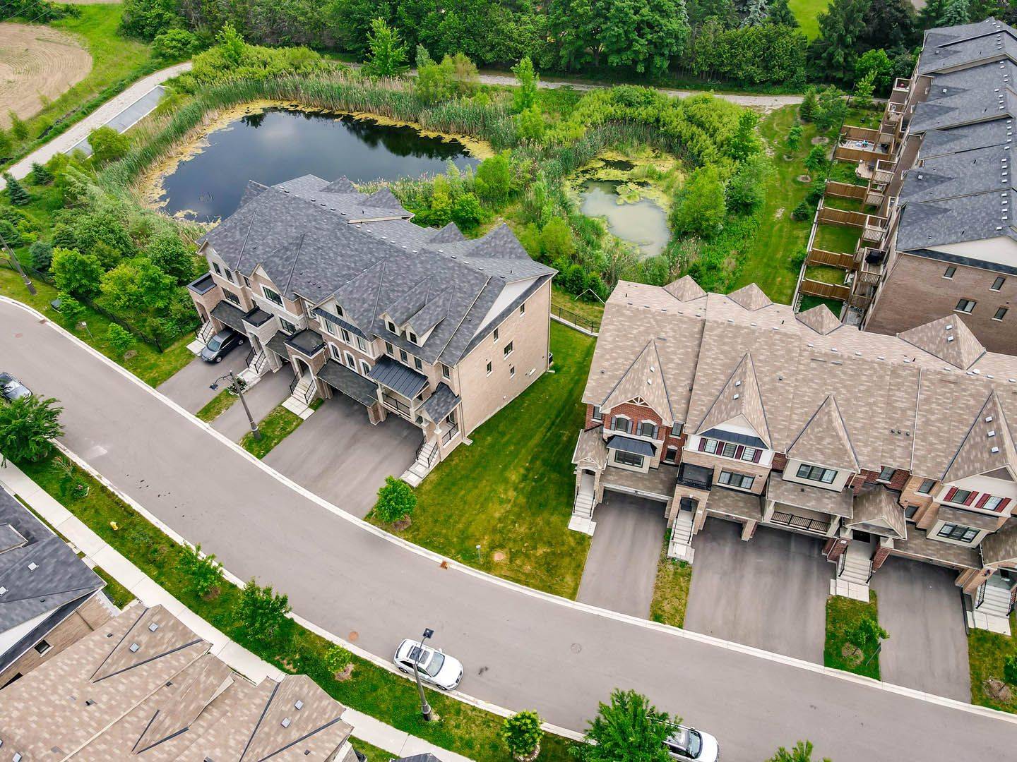 Markham, ON L6C 0Z3,9 Delft DR