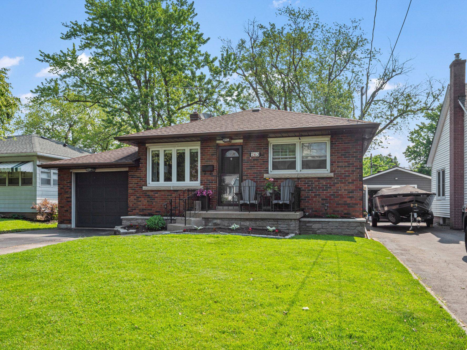Fort Erie, ON L2A 3R9,263 North ST