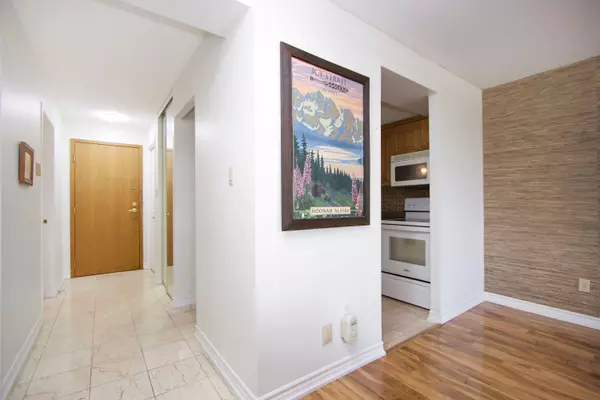 Oshawa, ON L1H 8B7,80 Athol ST E #203