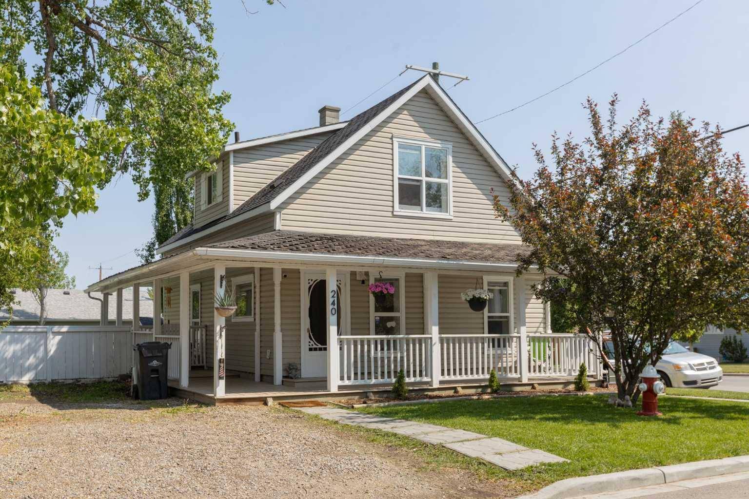 240 4 AVE Southeast, High River, AB T1V 1H4