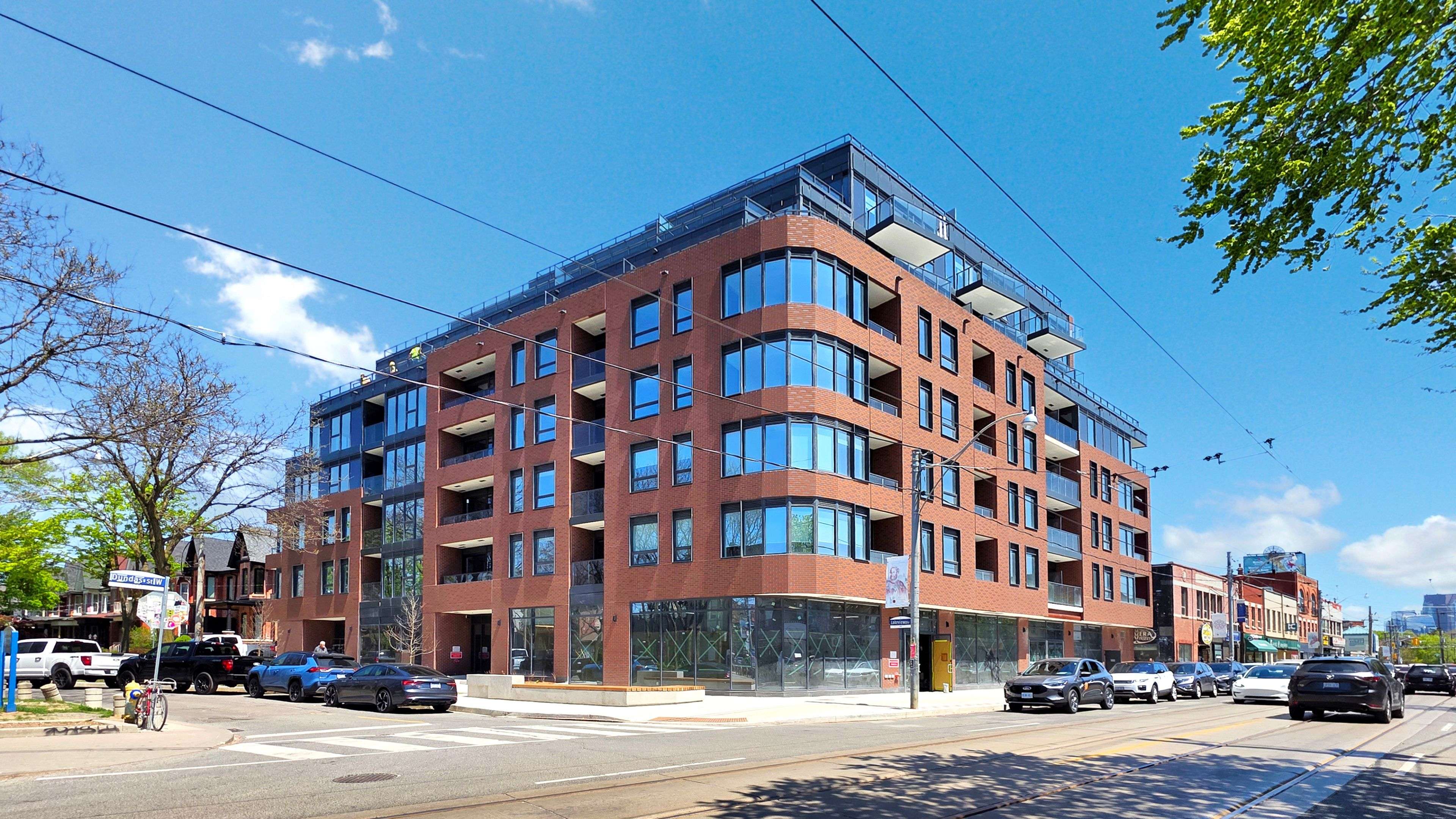 Toronto C01, ON M6J 1X4,1200 Dundas ST W #203