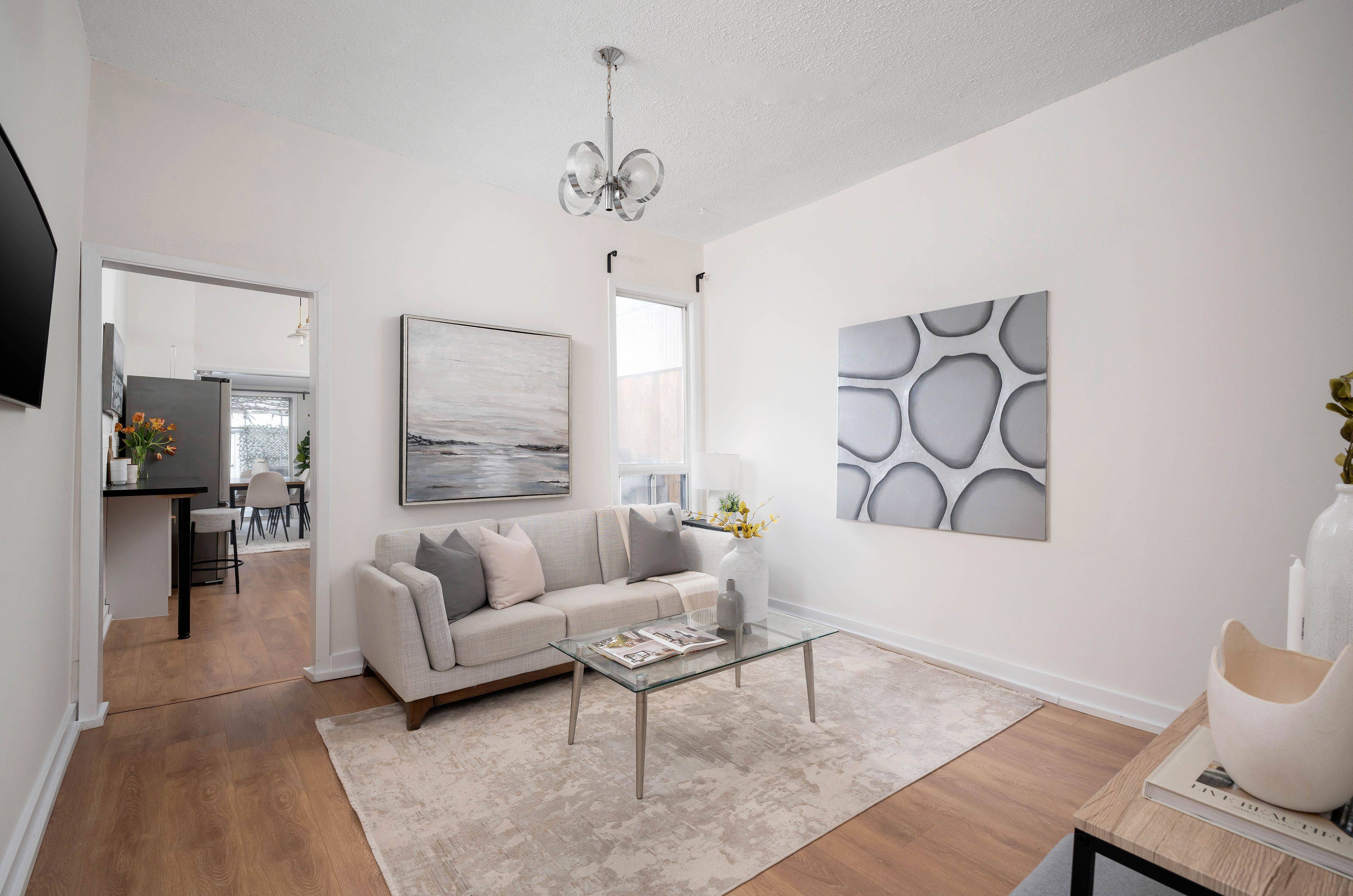 136 Montrose AVE, Toronto C01, ON M6J 2T7