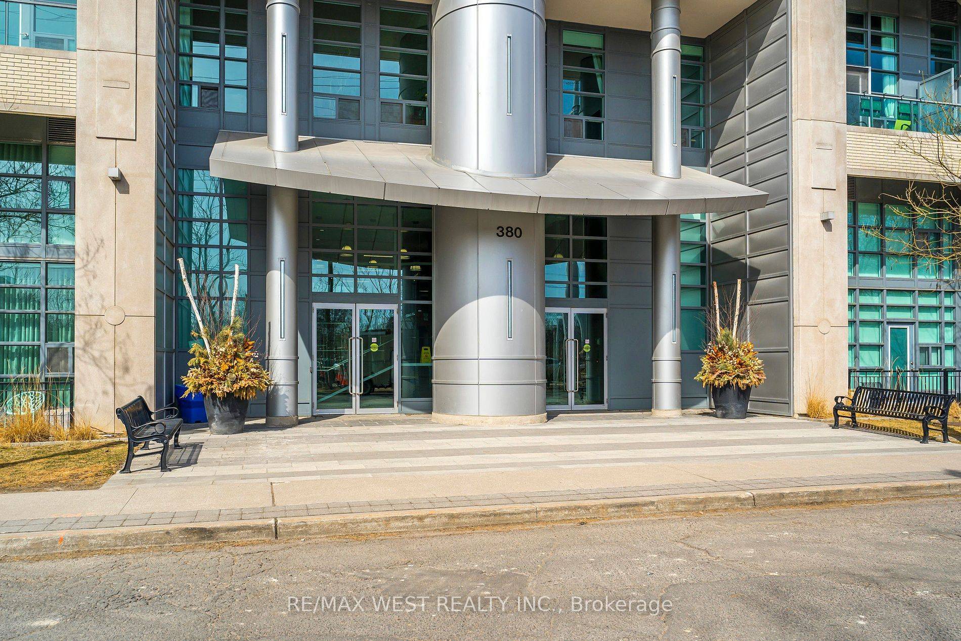 Toronto C02, ON M4V 3E3,380 Macpherson AVE #333
