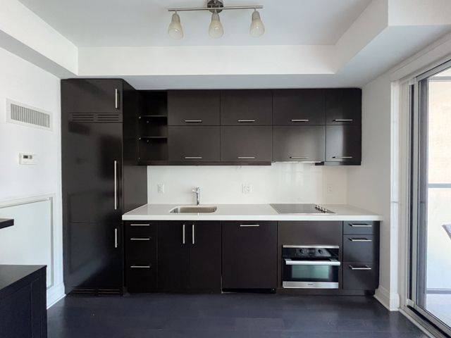 Toronto C01, ON M5S 0A6,65 St. Mary ST #610