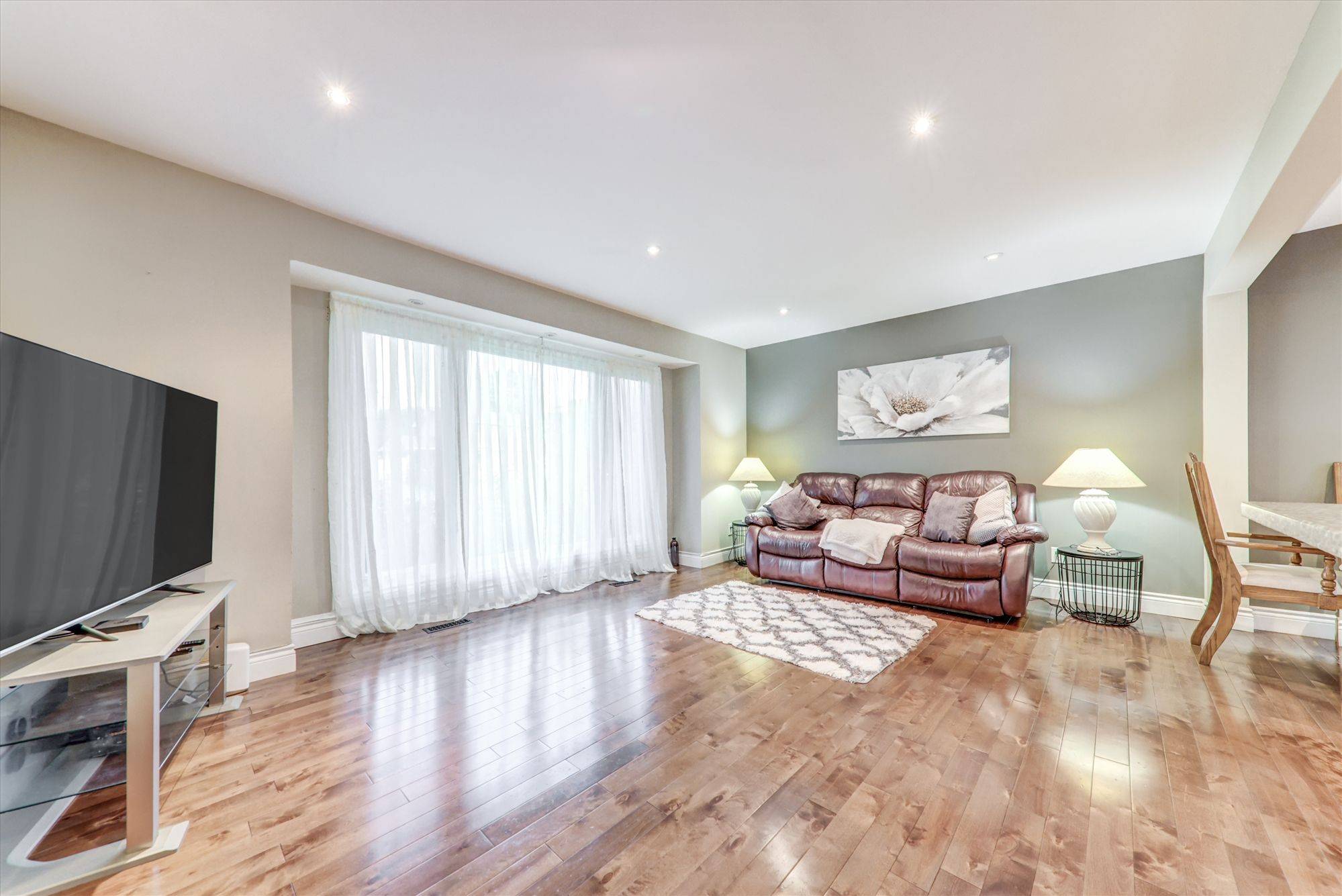 Oshawa, ON L1G 2V2,515 Harwood DR