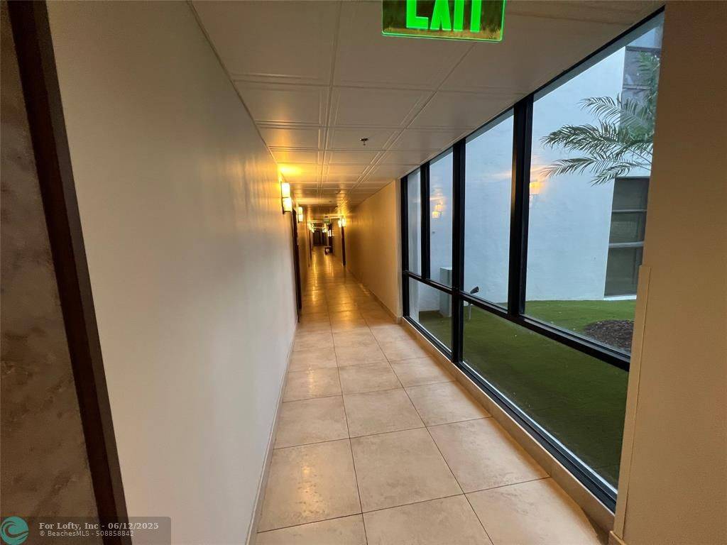 Aventura, FL 33180,3731 N COUNTRY CLUB DR  #529