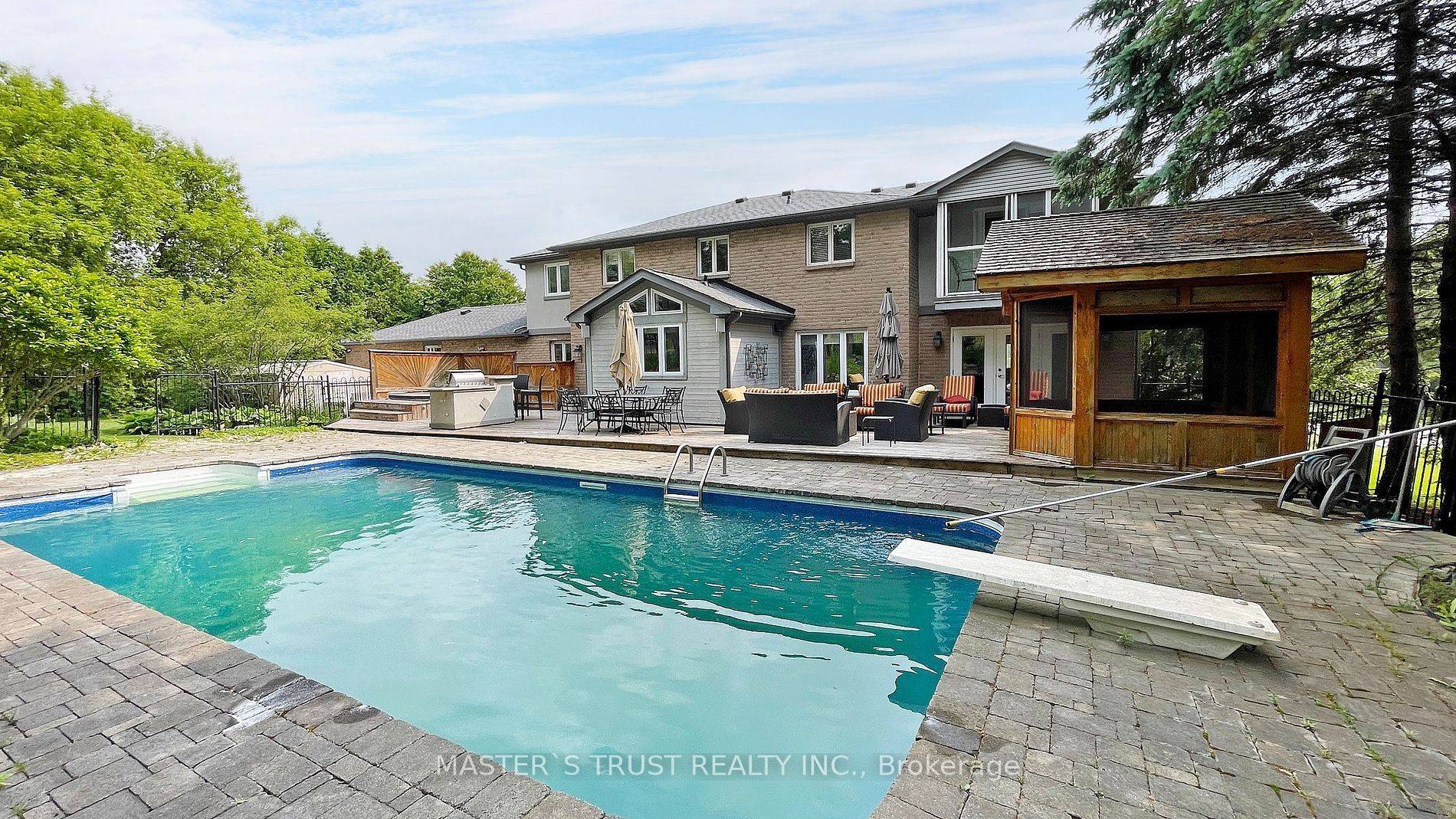Whitchurch-stouffville, ON L0H 1G0,14 Lady Diana CT