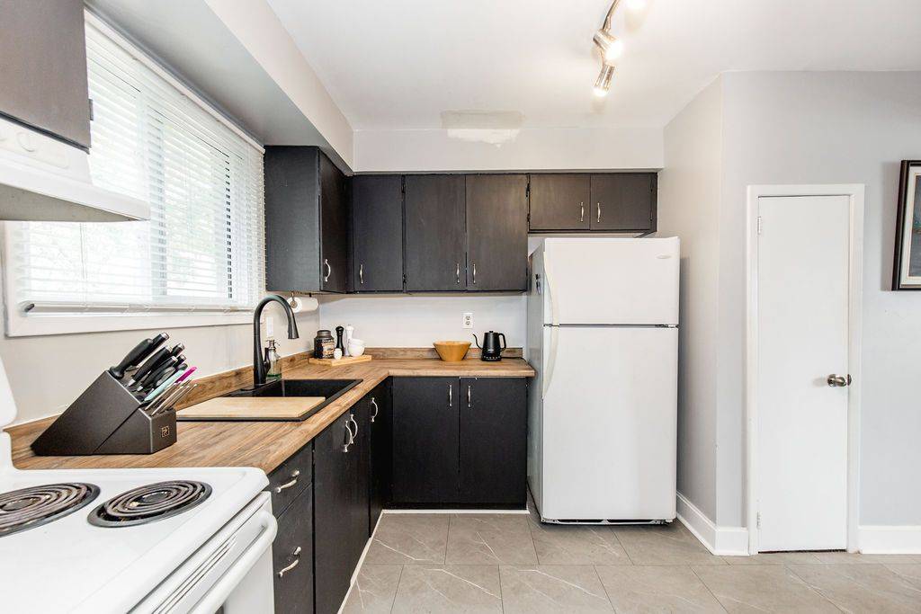 Orillia, ON L3V 6W7,1095 Mississaga ST W #10