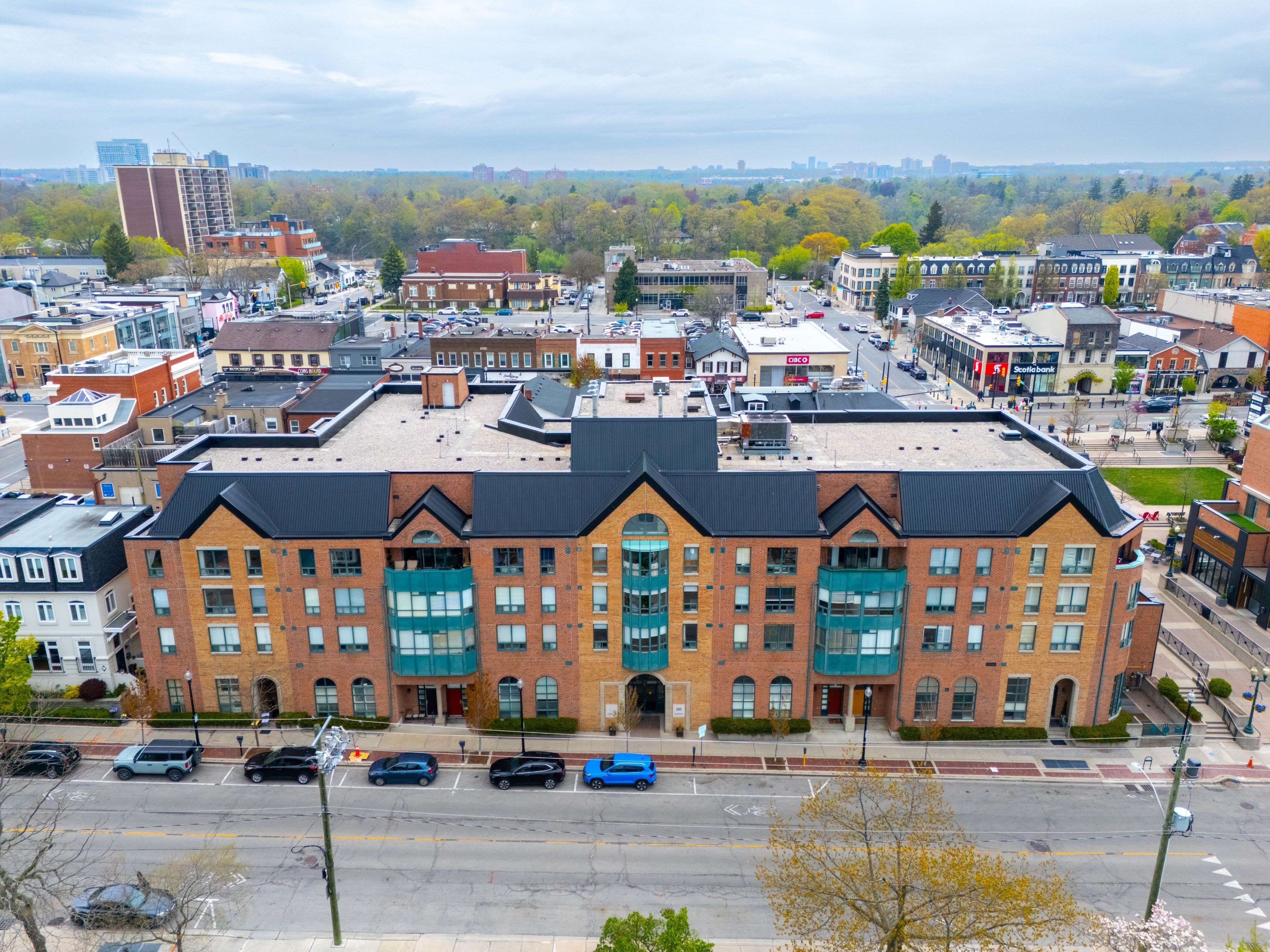 Oakville, ON L6J 7P6,185 Robinson ST #404