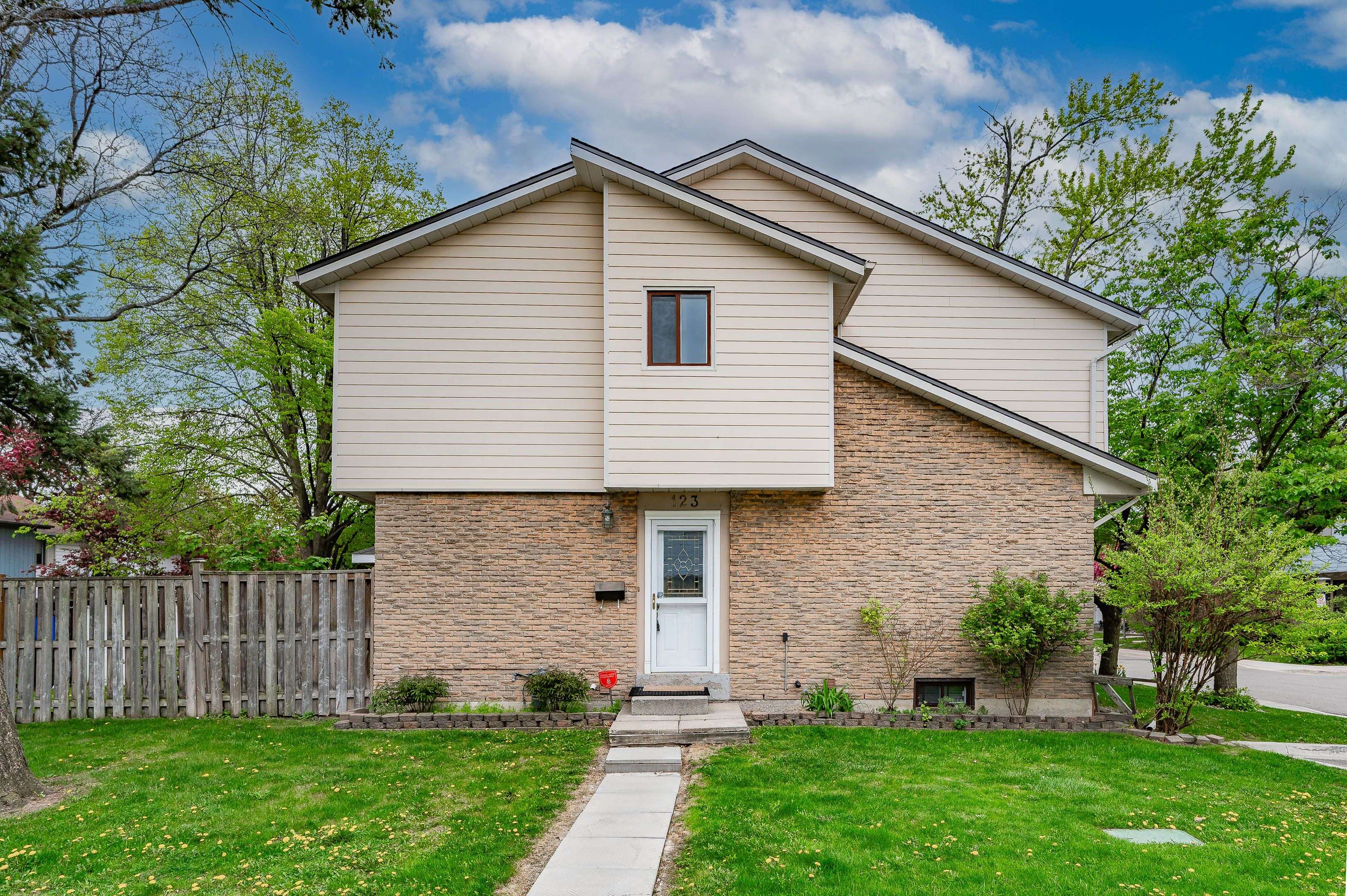 Mississauga, ON L5N 1M1,6540 Falconer DR #123