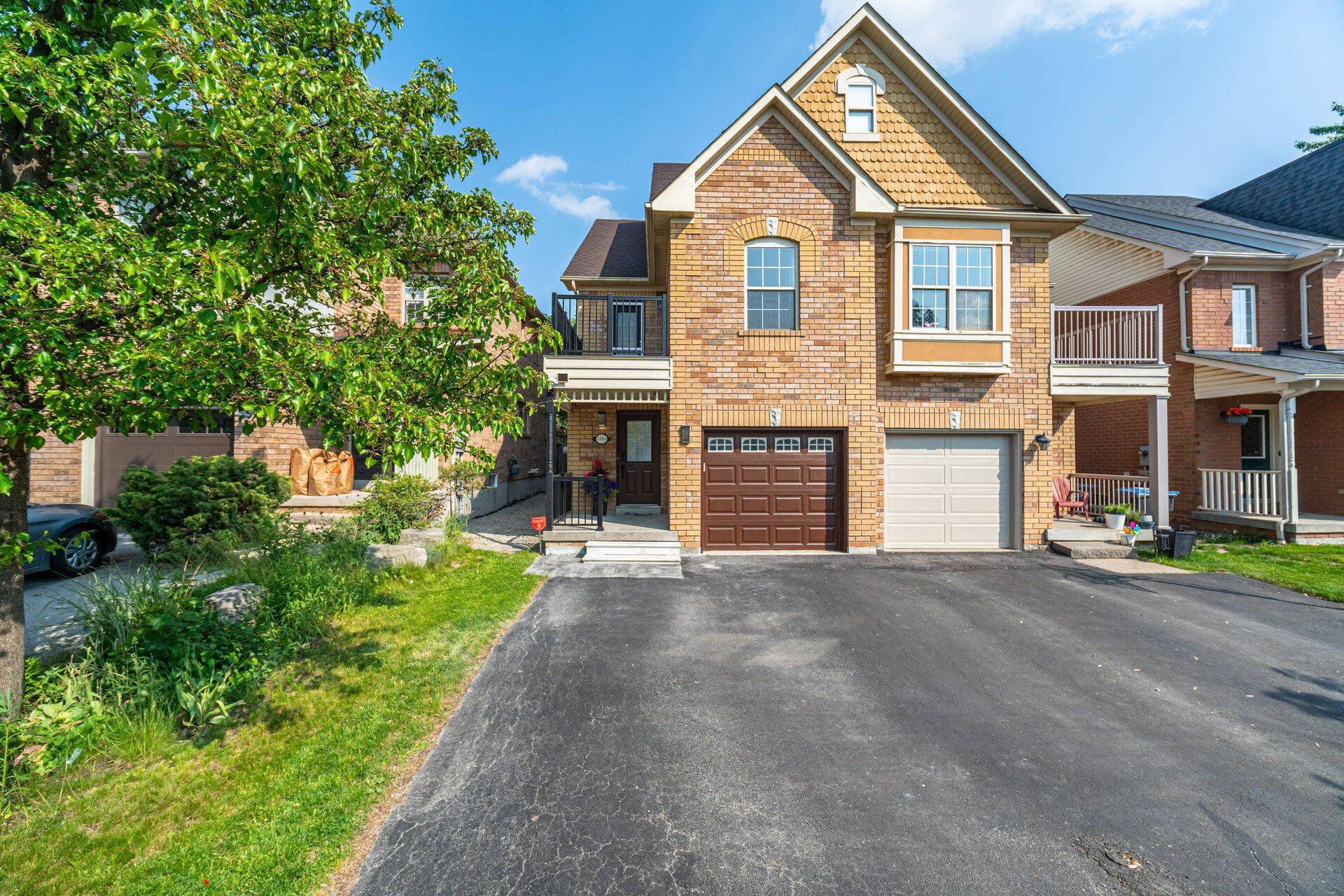 Mississauga, ON L5W 1C4,1116 Carding Mill PL