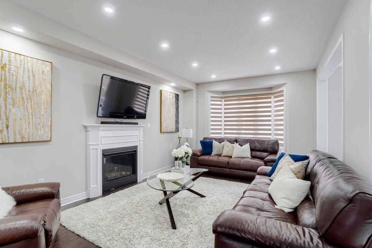 Brampton, ON L7A 0A7,33 Pearman CRES