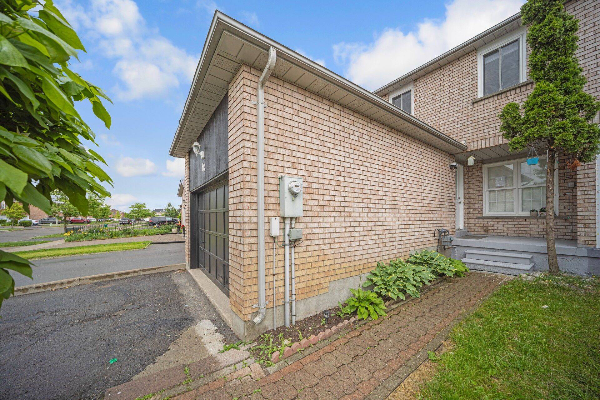 Brampton, ON L6Y 4J9,68 Cutters CRES