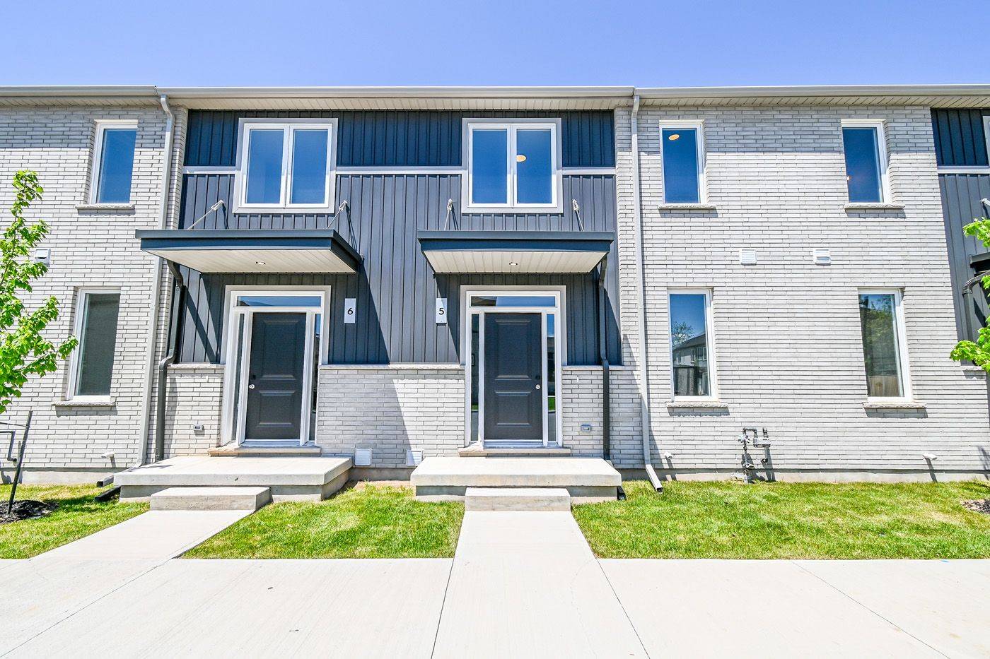 121A Moffatt ST #5, St. Catharines, ON L2P 0G4