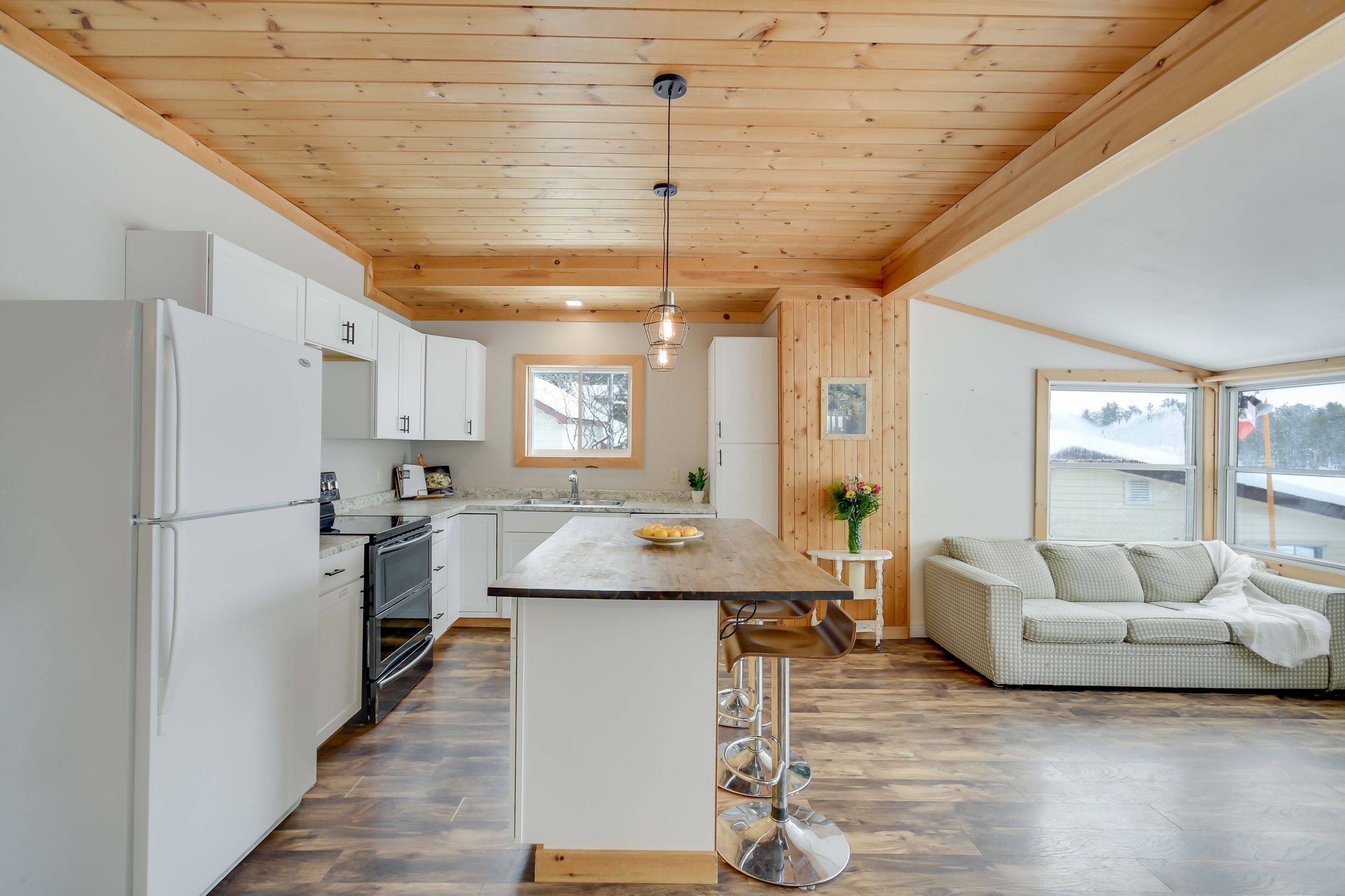 Gravenhurst, ON P0E 1G0,1055 EVANSWOOD DR