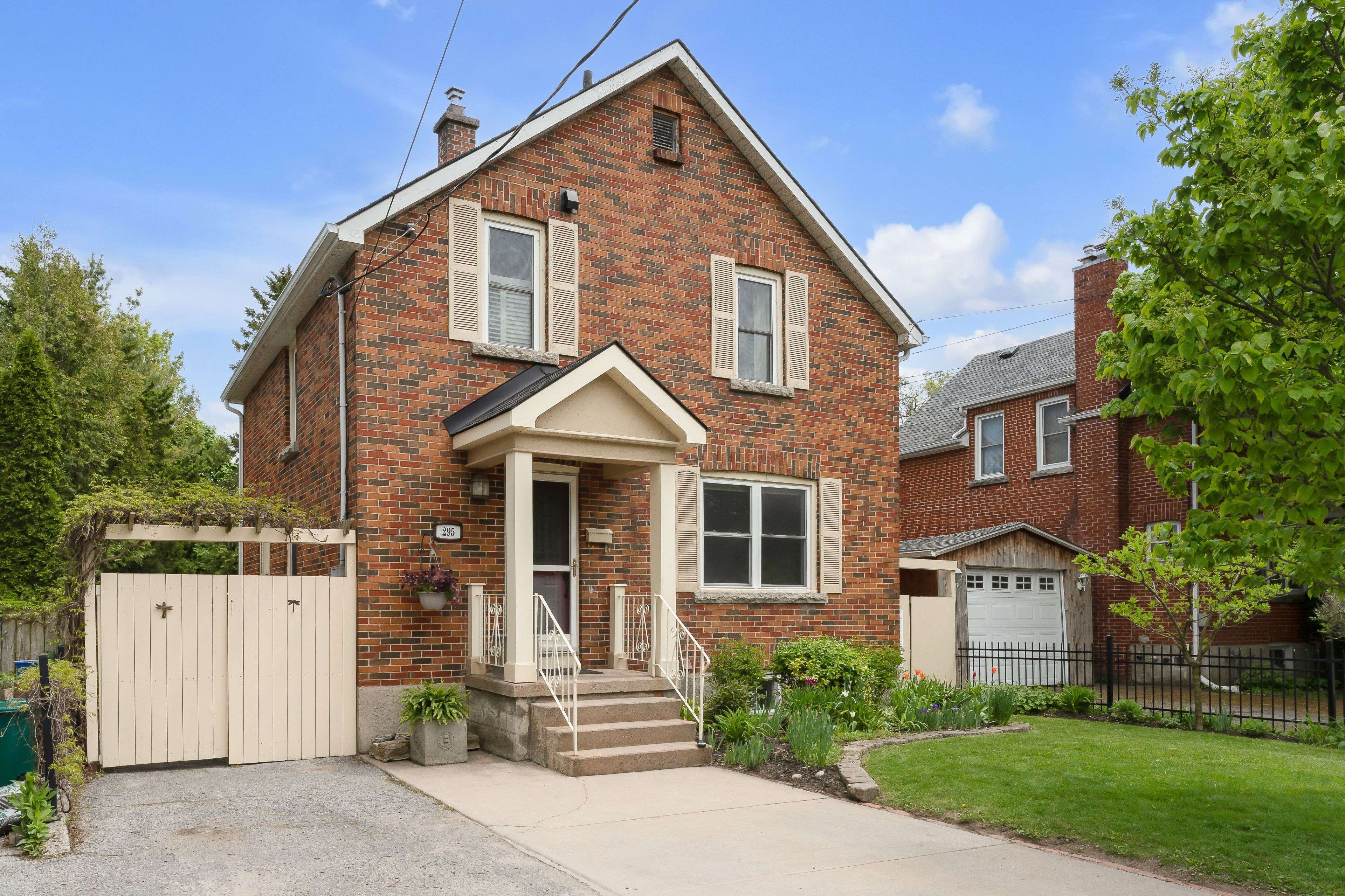 295 College ST, Kingston, ON K7L 4M3