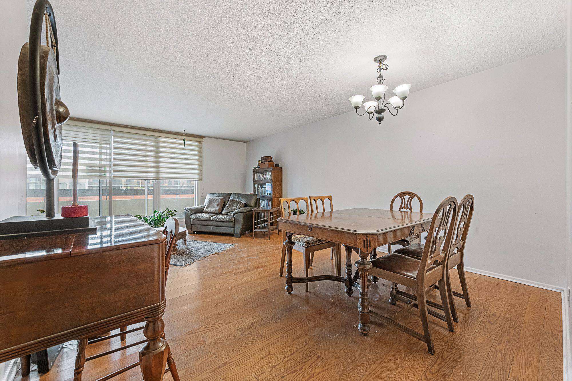 Ottawa Centre, ON K2P 2H1,141 Somerset ST W #1202
