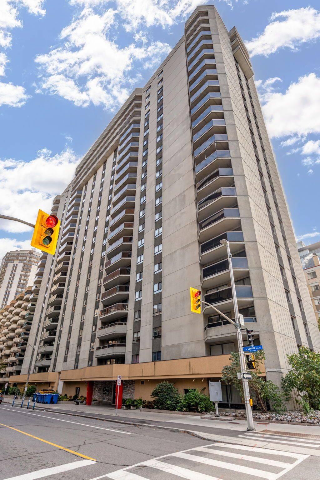 Ottawa Centre, ON K1R 7W9,470 Laurier AVE W #406