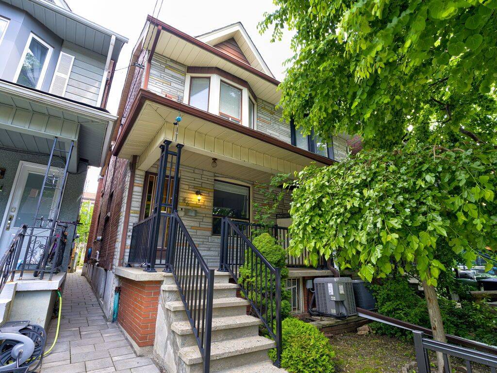 Toronto C02, ON M6G 2A9,46 Marchmount RD