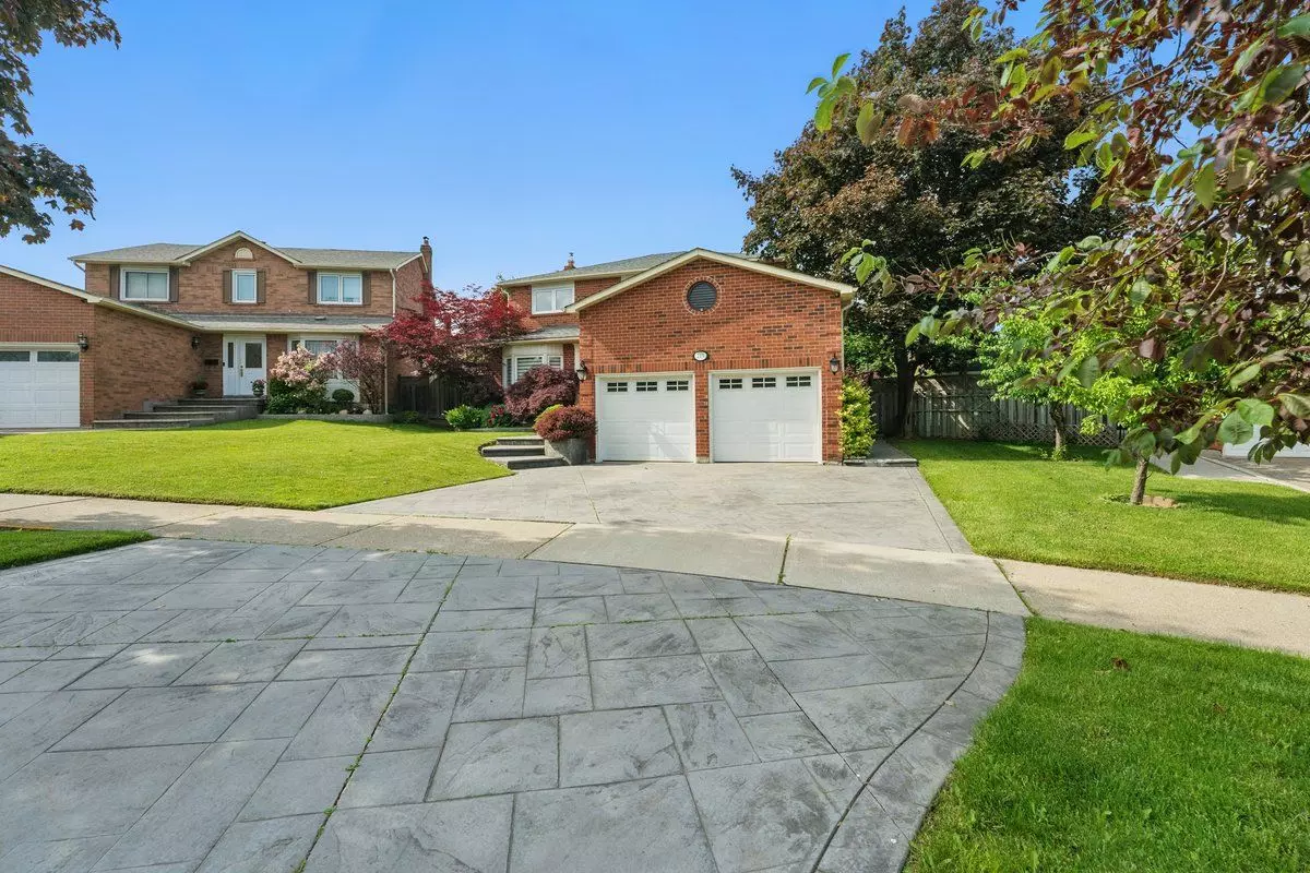 Mississauga, ON L5B 3A5,215 Anastasia TER