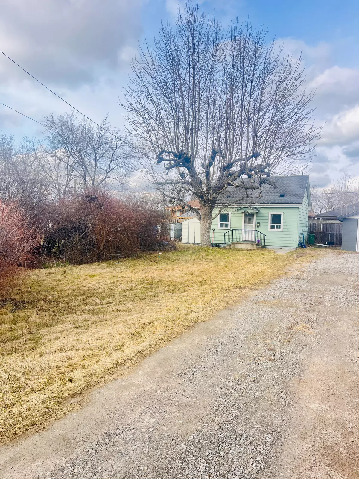 Hamilton, ON L8H 3P6,515 Rennie ST