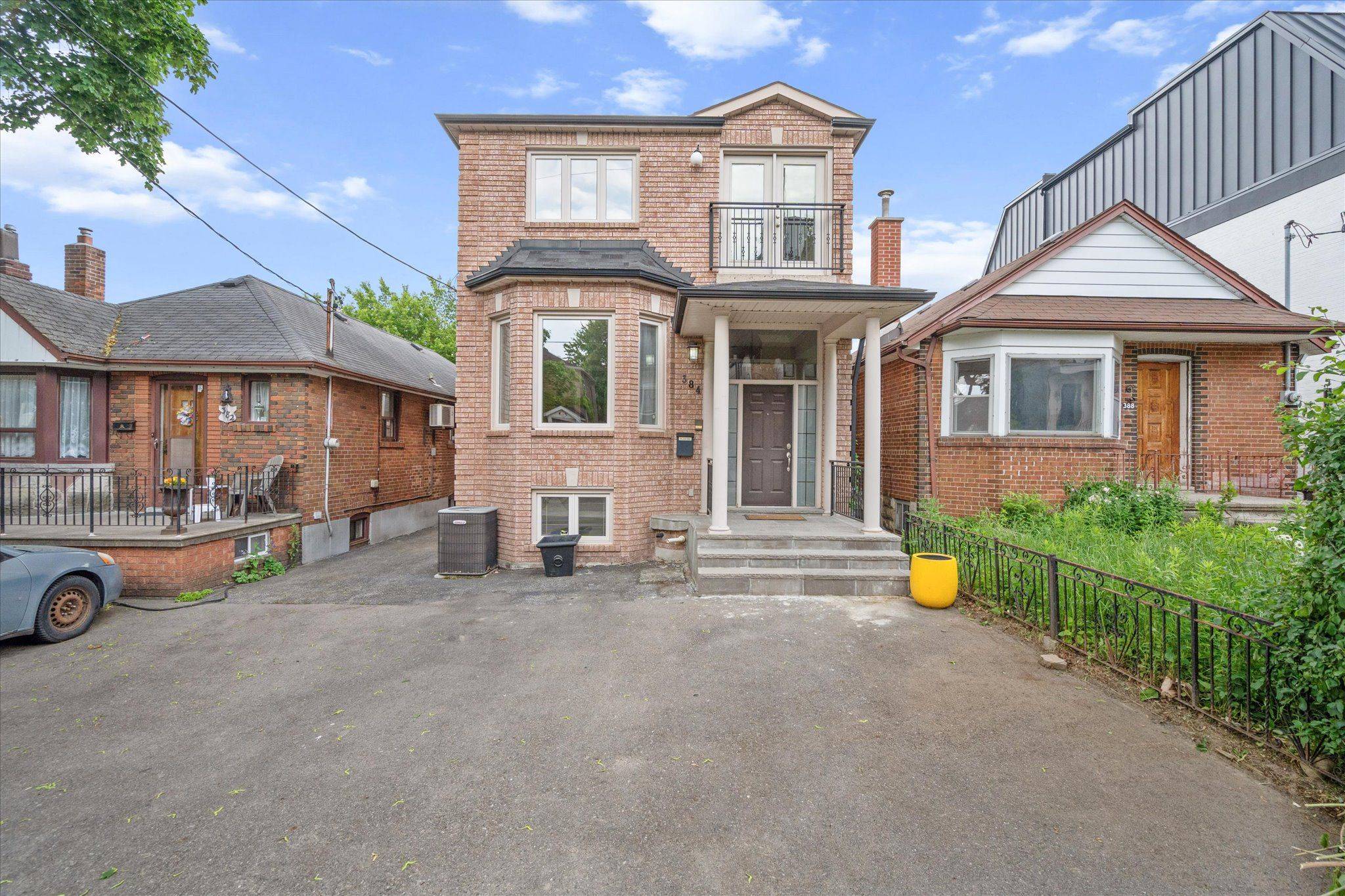 384 Winnett AVE, Toronto C03, ON M6C 3M1