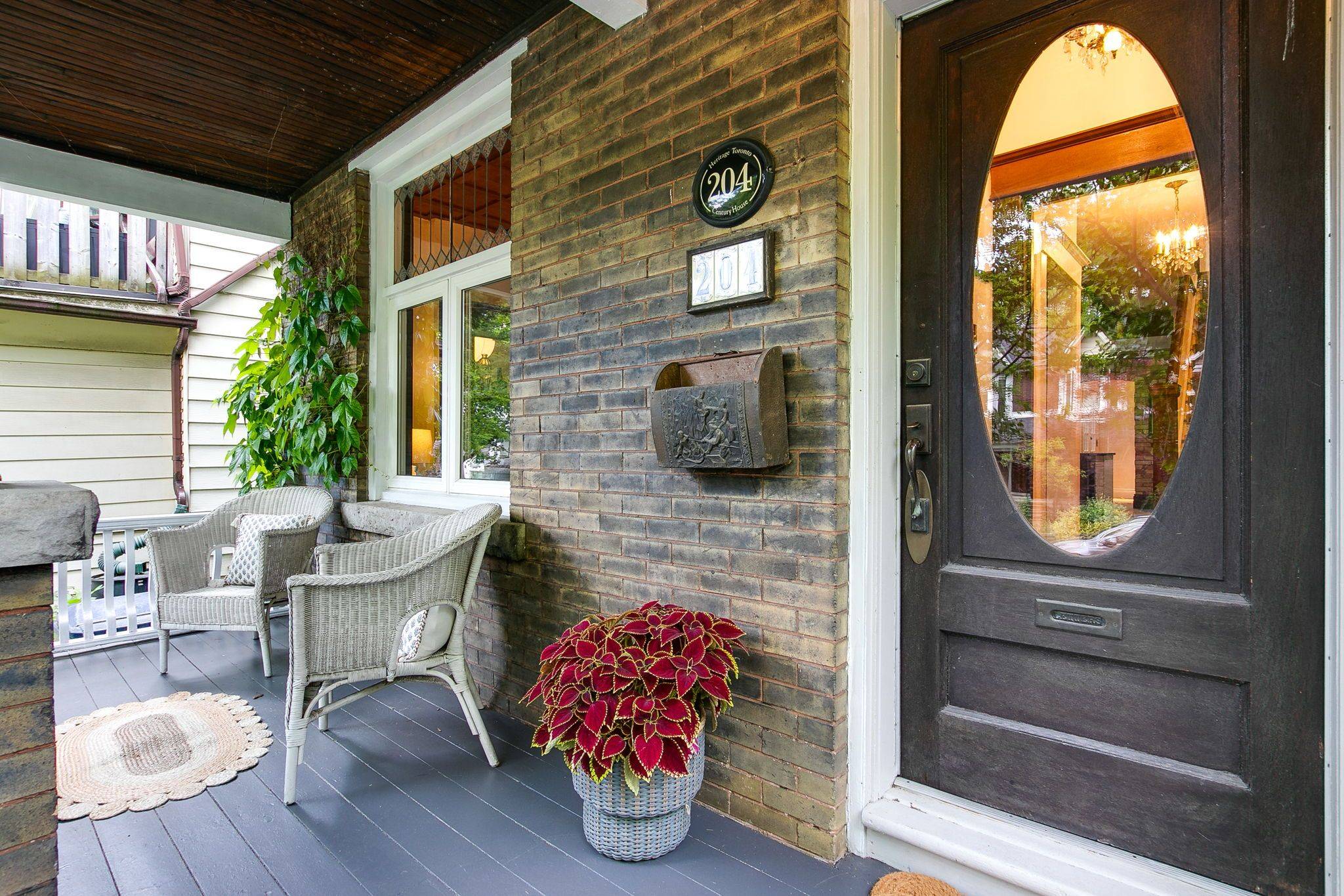 Toronto E01, ON M4L 2Y9,204 Ashdale AVE