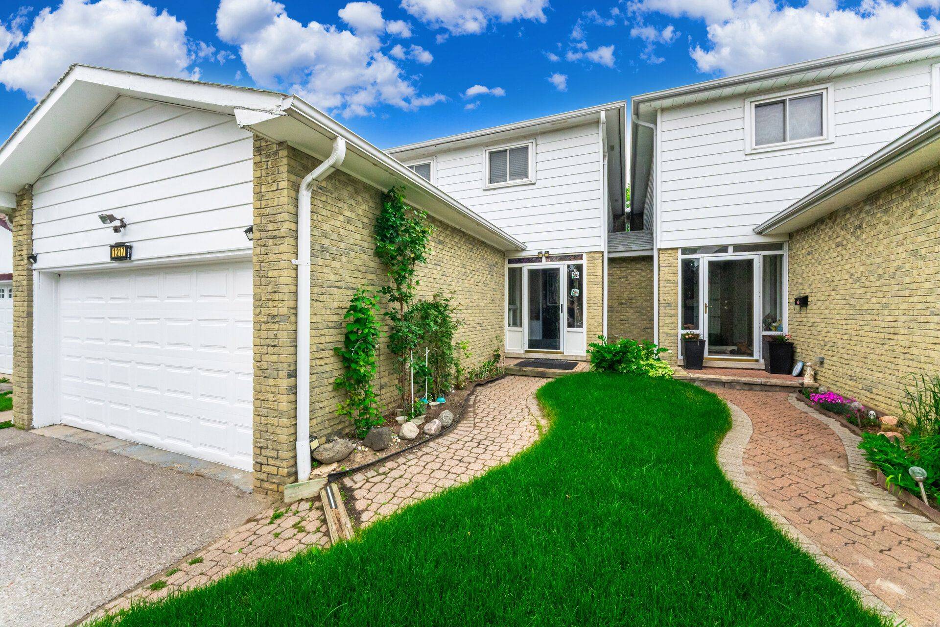 Pickering, ON L1V 3P7,1217 Gloucester SQ