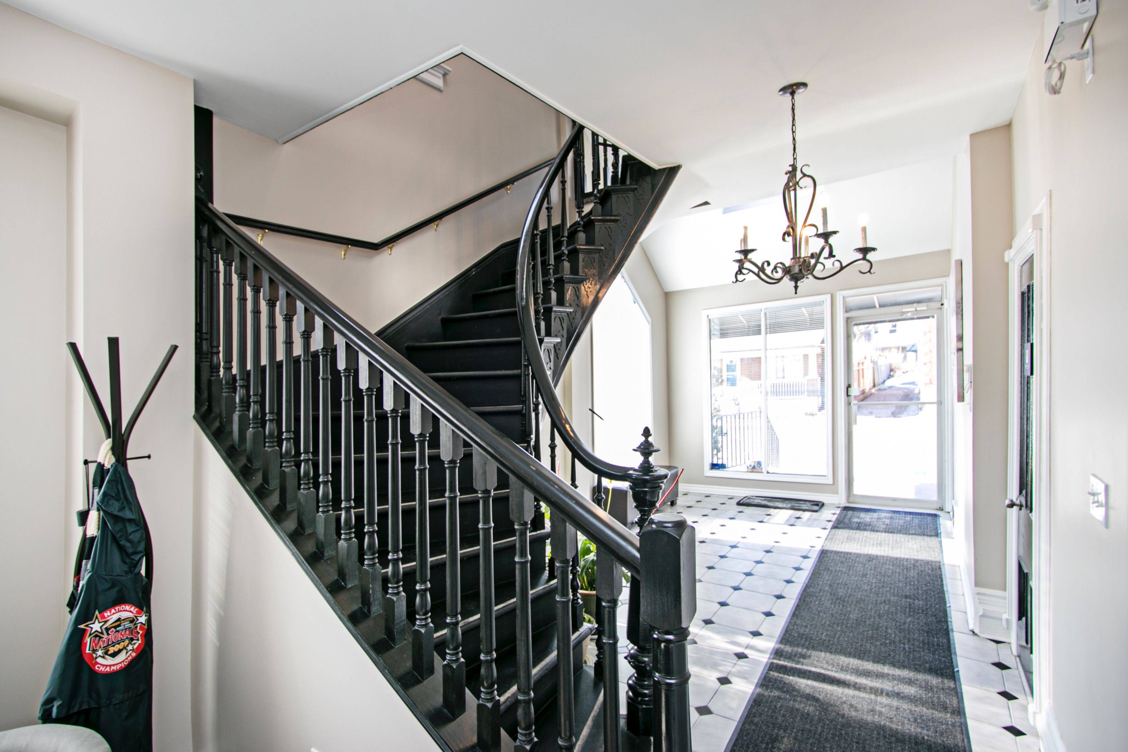 Oshawa, ON L1H 4R1,71 Albert ST #4