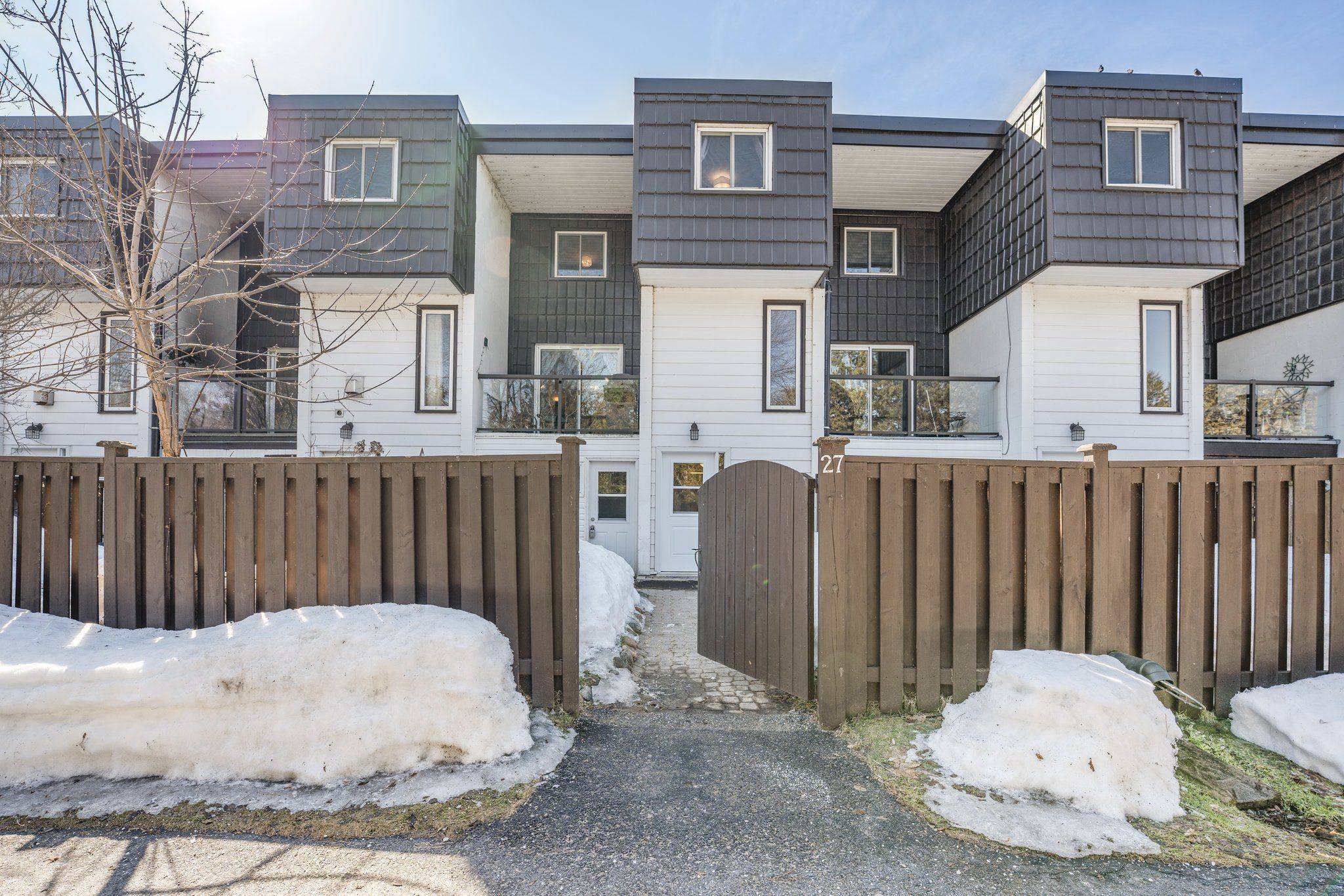 Orillia, ON L3V 6N6,40 VICTORIA CRES #27