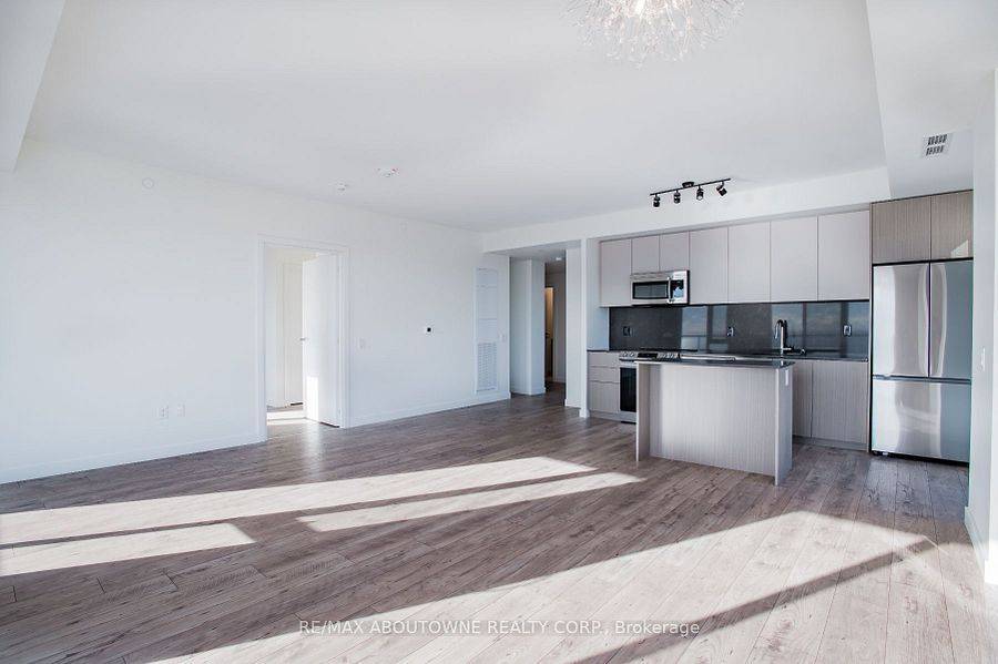 Oakville, ON L6L 3C1,125 Bronte RD #B1202