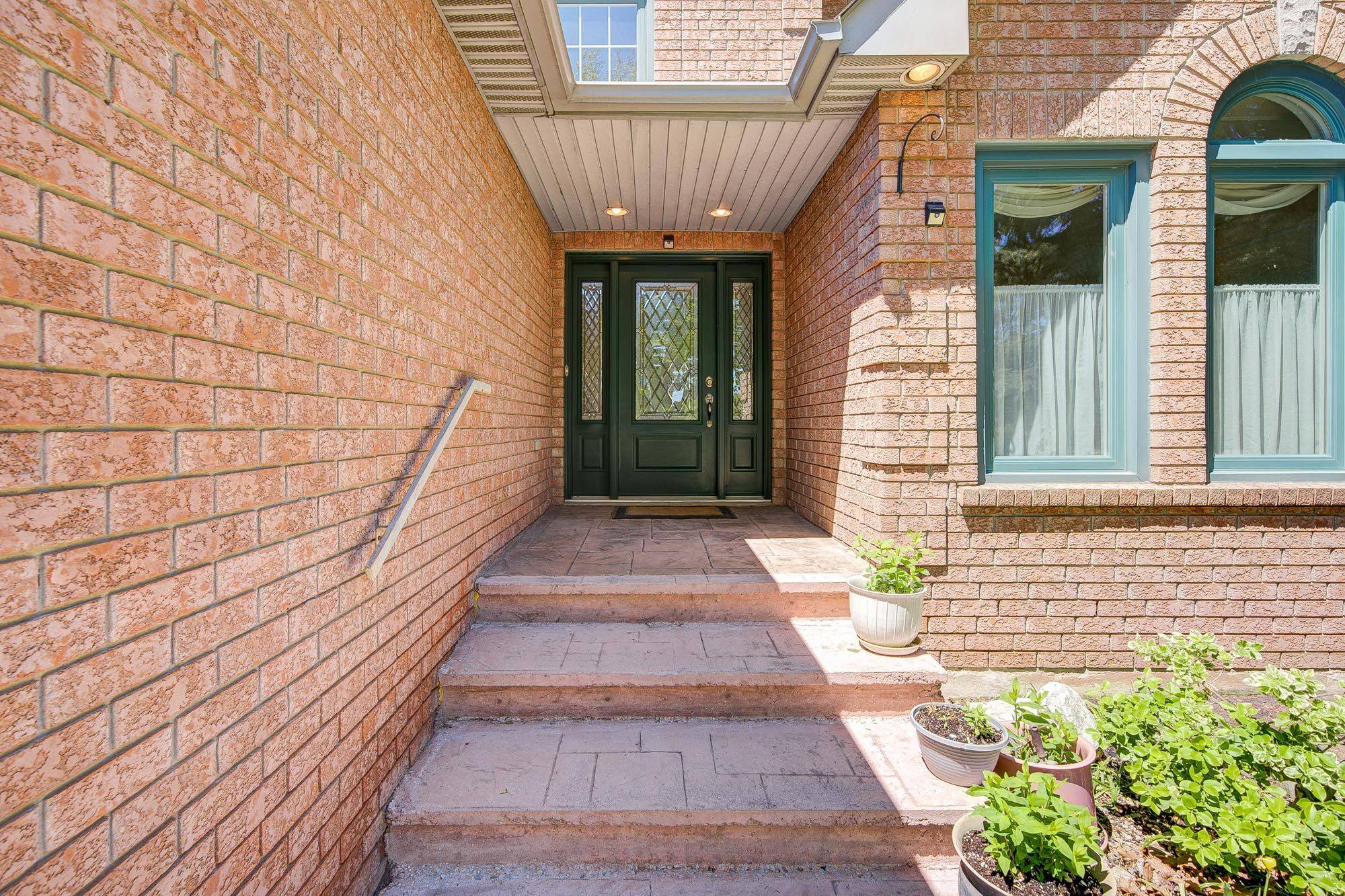 Oakville, ON L6J 7H9,2979 Sycamore ST