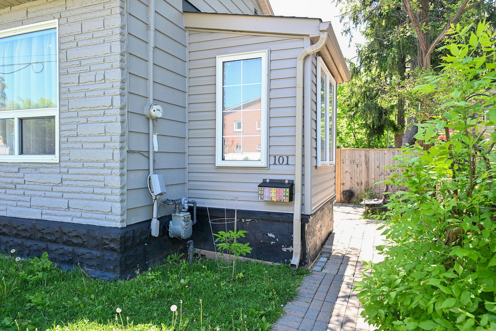 Brampton, ON L6V 1G7,101 Church ST E