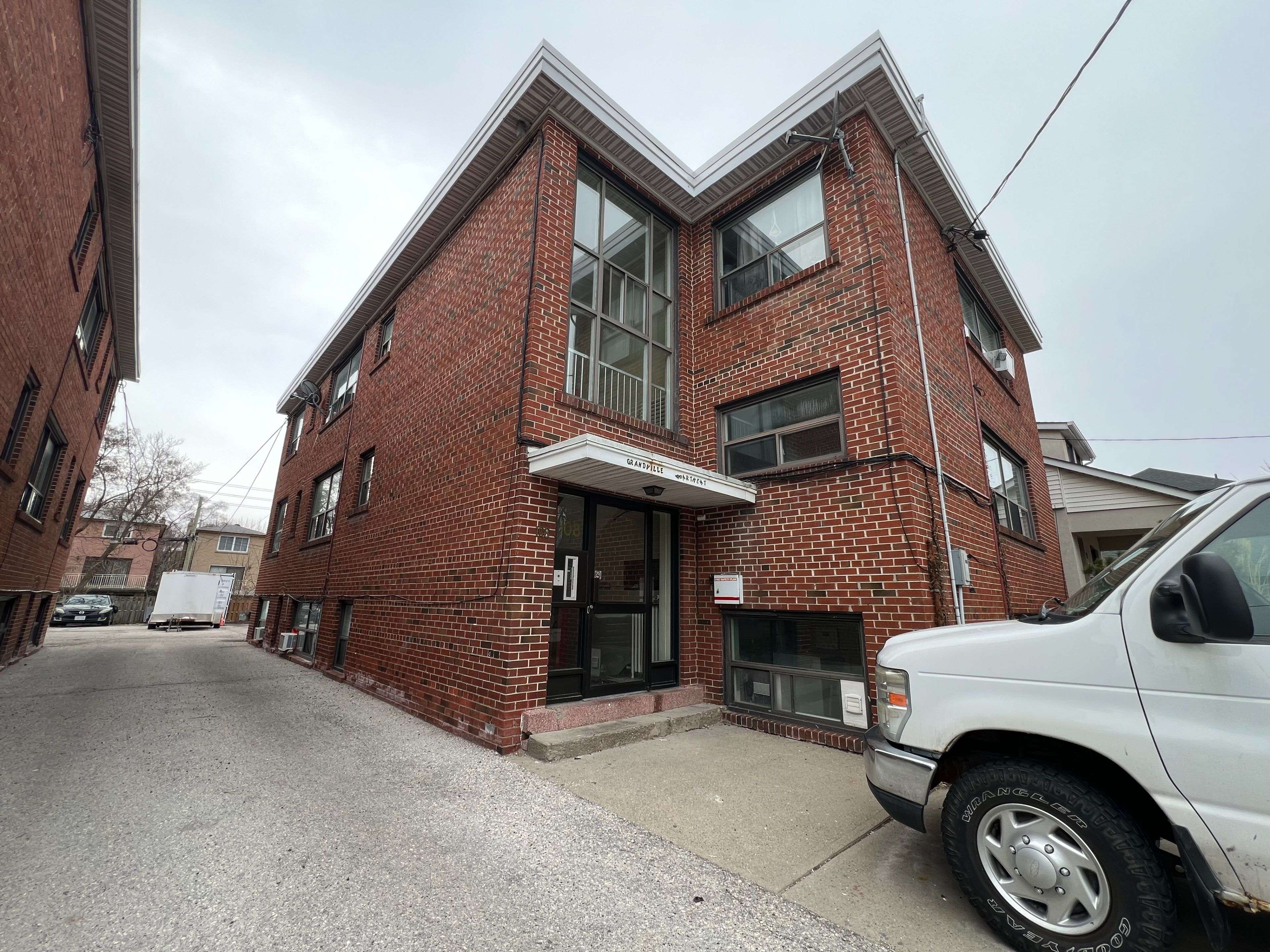 108 Grandville AVE #4, Toronto W03, ON M6N 4V2