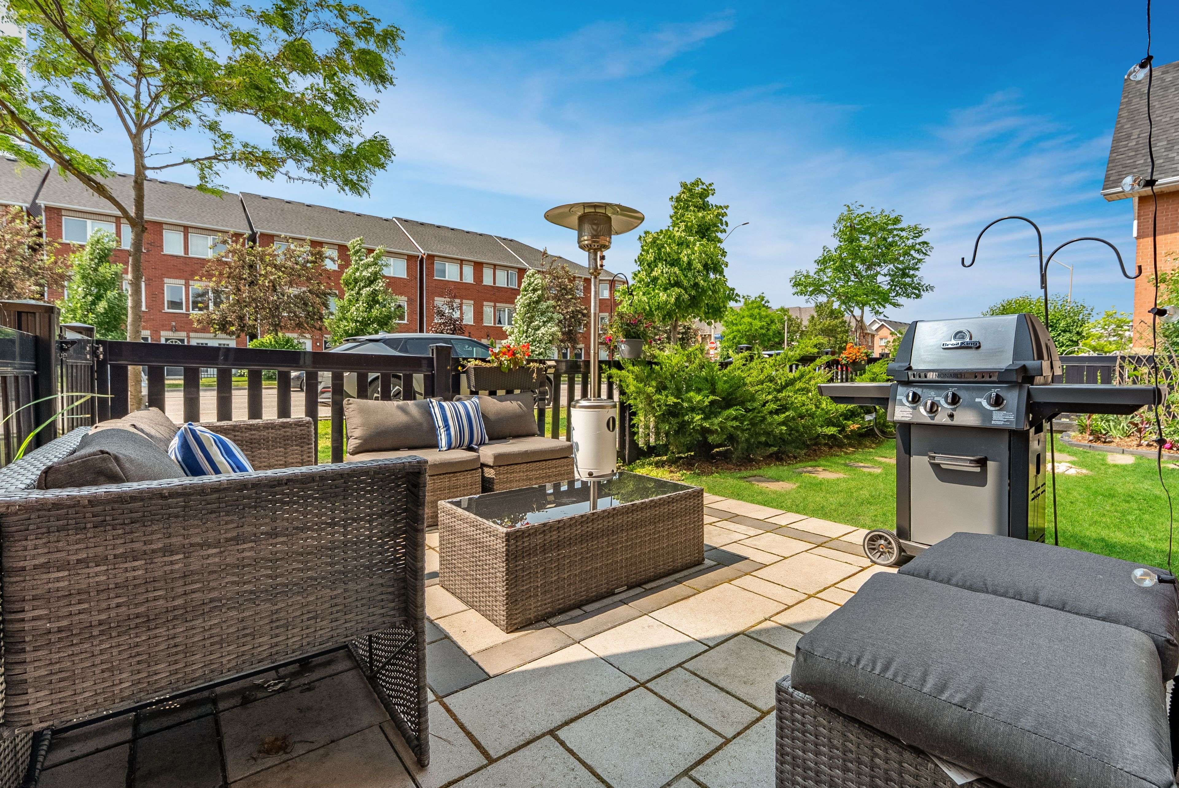 Burlington, ON L7L 6R9,1701 Lampman AVE #1002