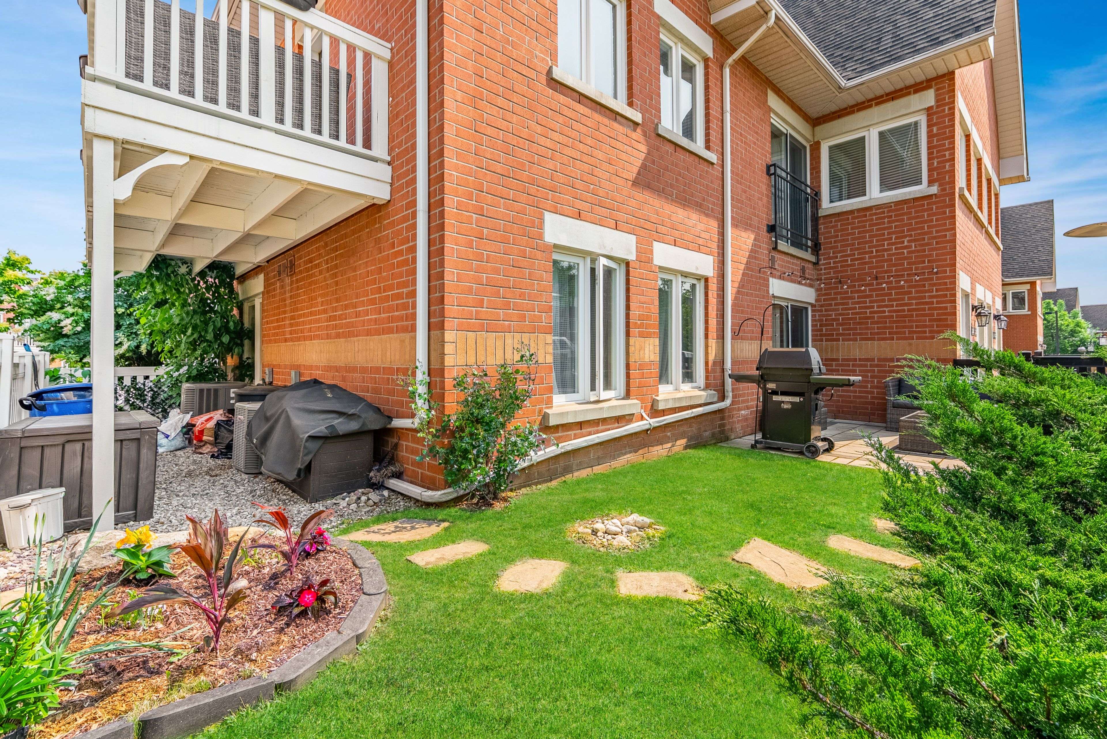 Burlington, ON L7L 6R9,1701 Lampman AVE #1002