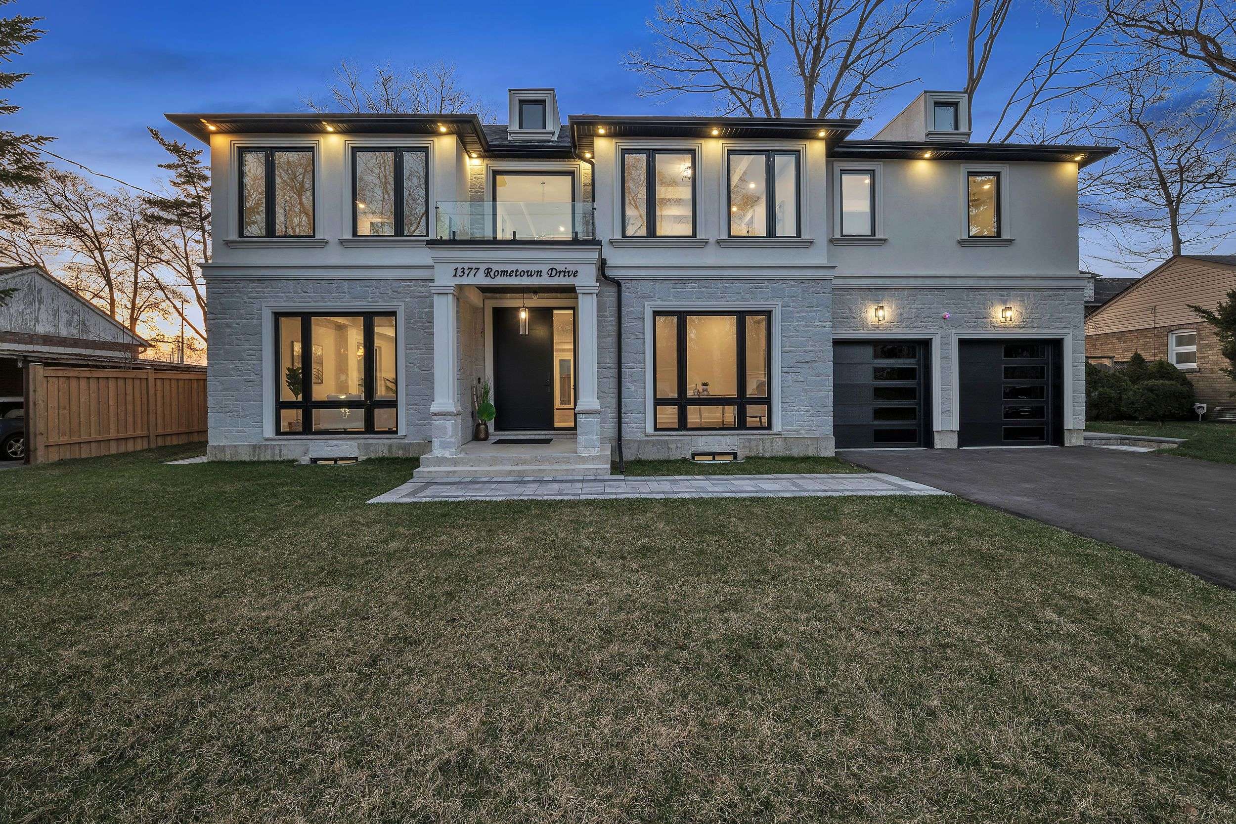 1377 Rometown DR, Mississauga, ON L5E 2T5