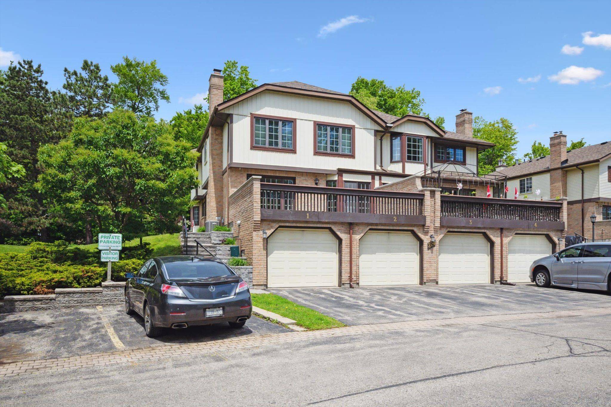 Kitchener, ON N2E 2K2,224 Kingswood DR #1