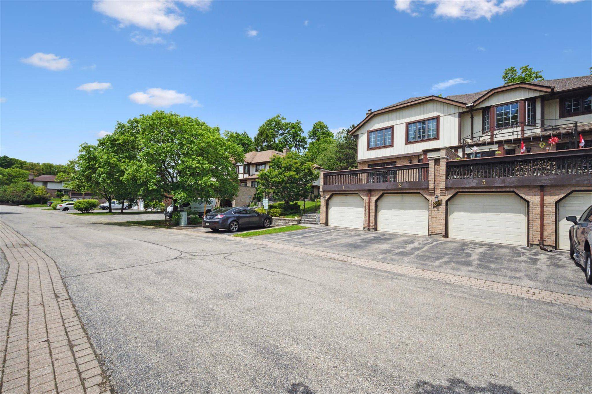 Kitchener, ON N2E 2K2,224 Kingswood DR #1