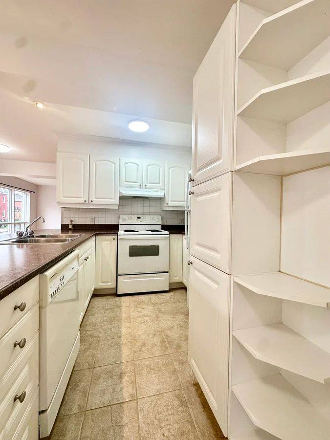 Lower Town - Sandy Hill, ON K1N 8J2,225 Cobourg ST #3