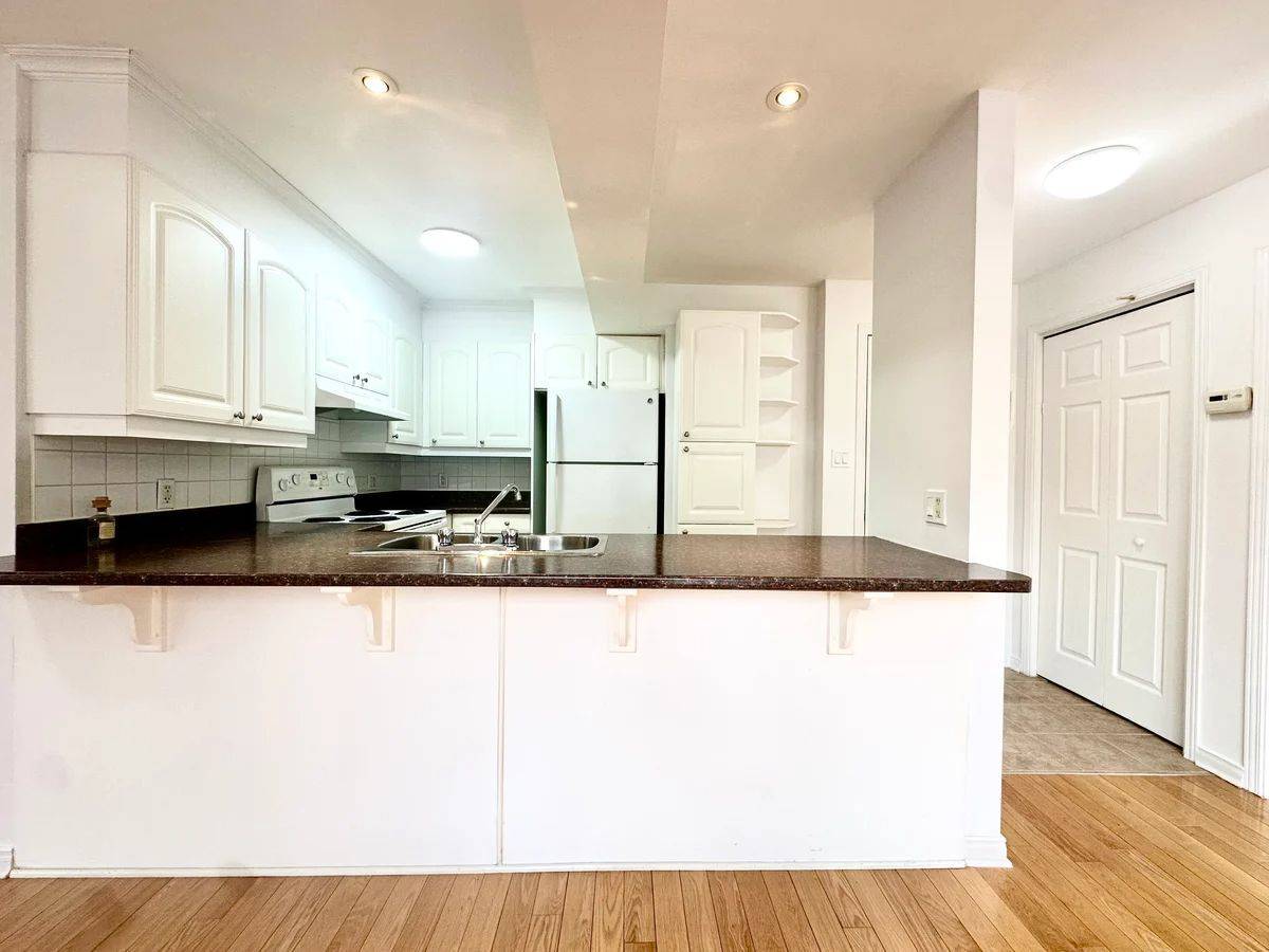 Lower Town - Sandy Hill, ON K1N 8J2,225 Cobourg ST #3