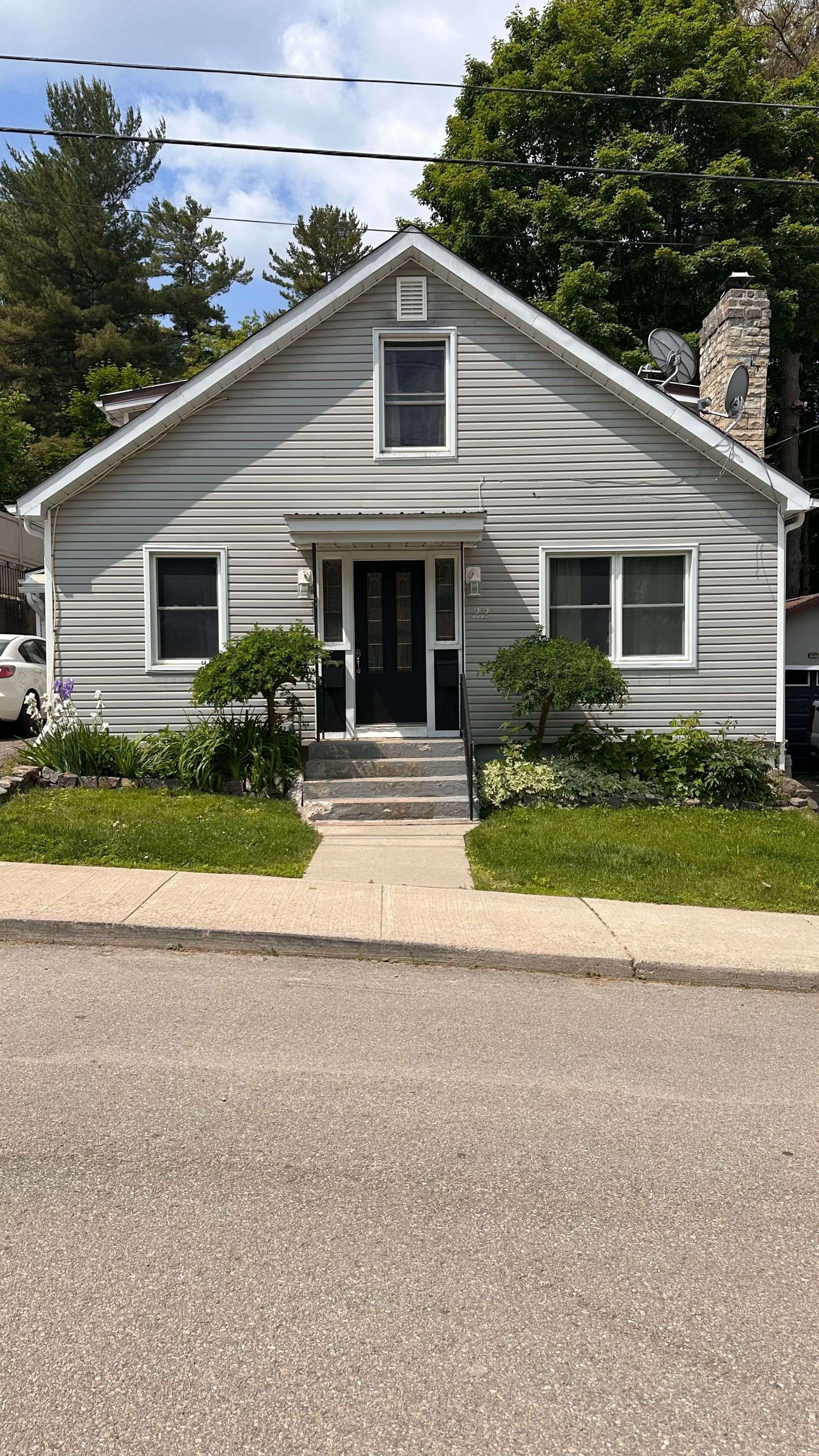22 Mccready ST, Brockville, ON K6V 5N3