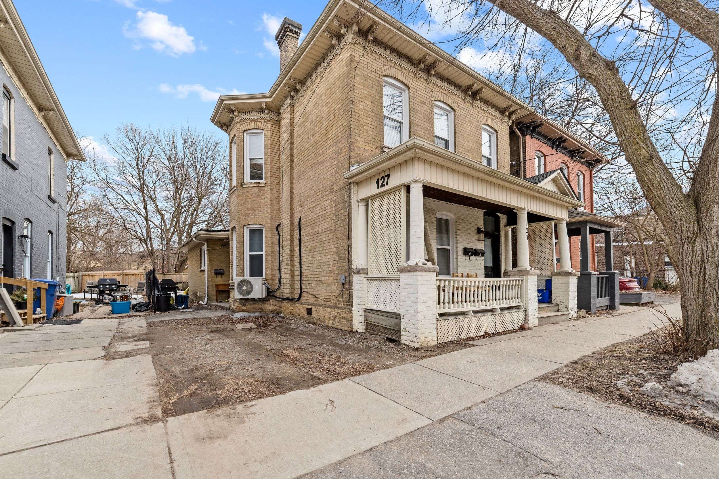 Brantford, ON N3T 3G2,127 West ST